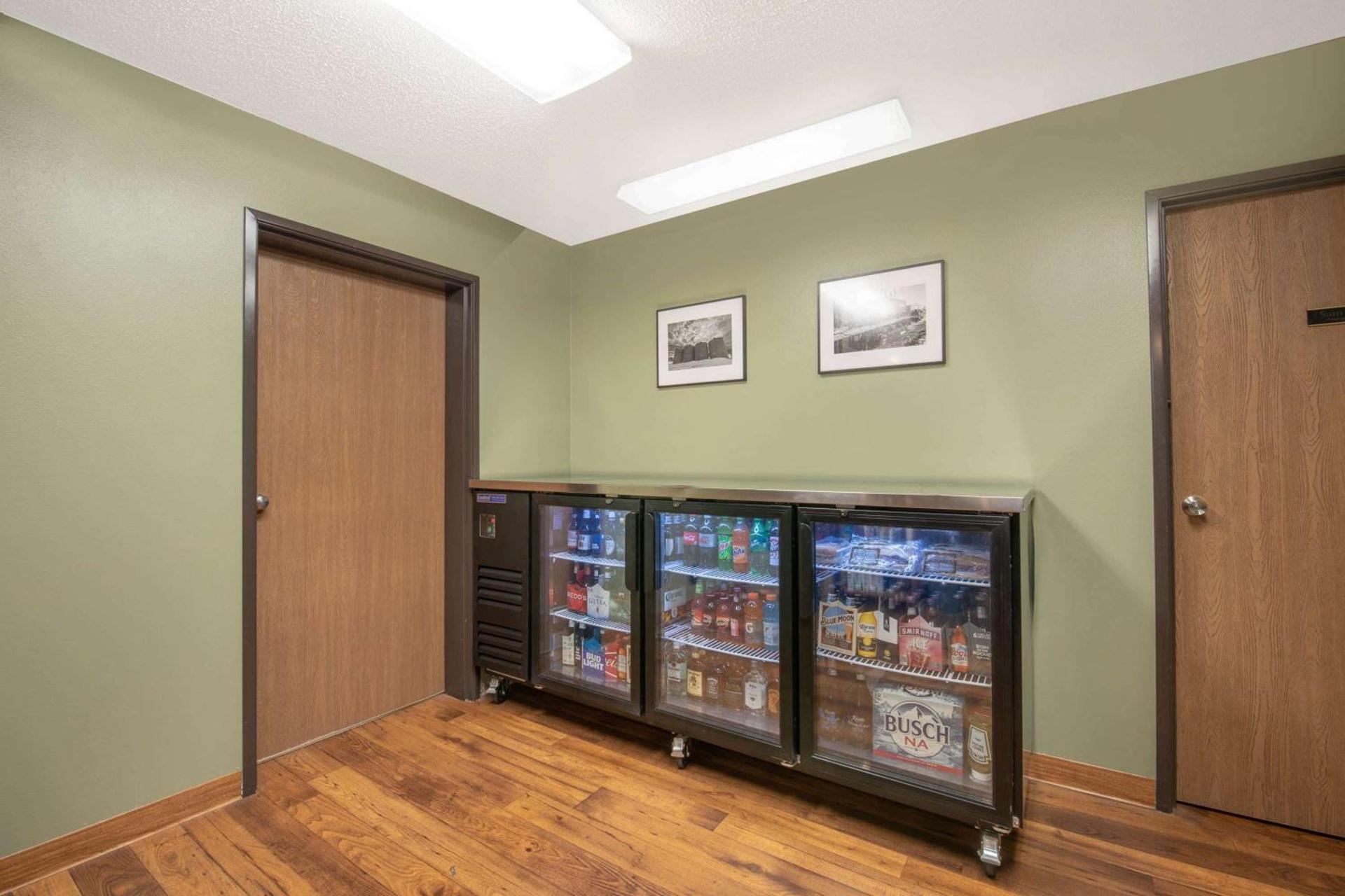 Four Seasons Inn photo 12