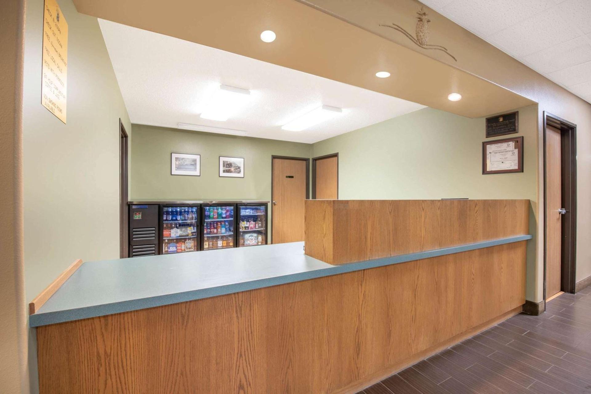 Four Seasons Inn photo 10