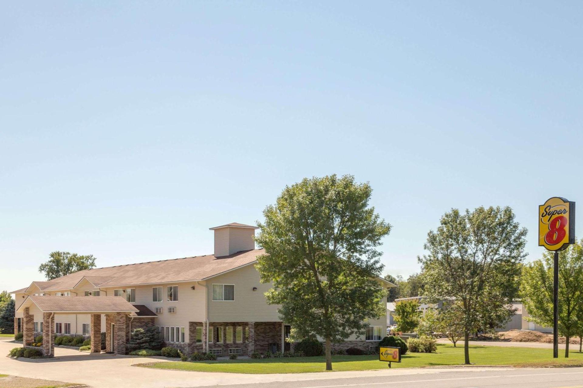 Super 8 by Wyndham Cresco IA photo 1