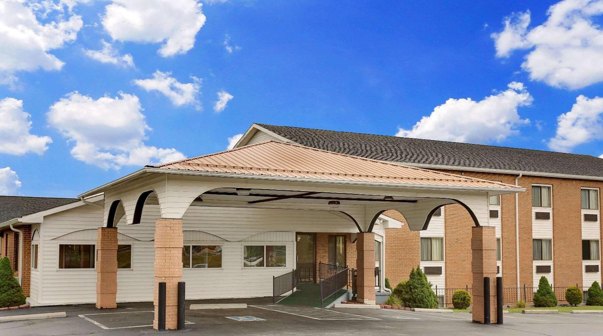 Super 8 by Wyndham Hillsville — hotel in Hillsville