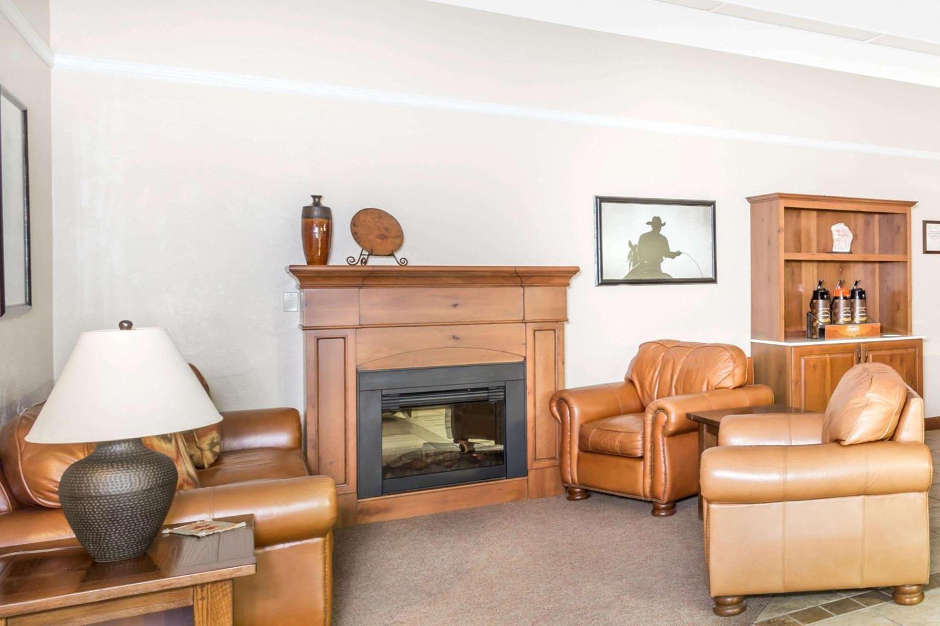 Super 8 by Wyndham Salina/Scenic Hills Area photo 3