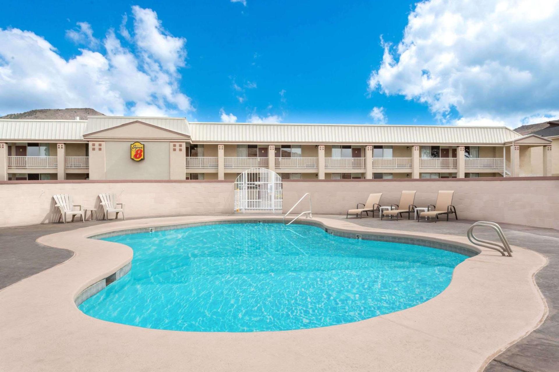 Super 8 by Wyndham Salina/Scenic Hills Area photo 6