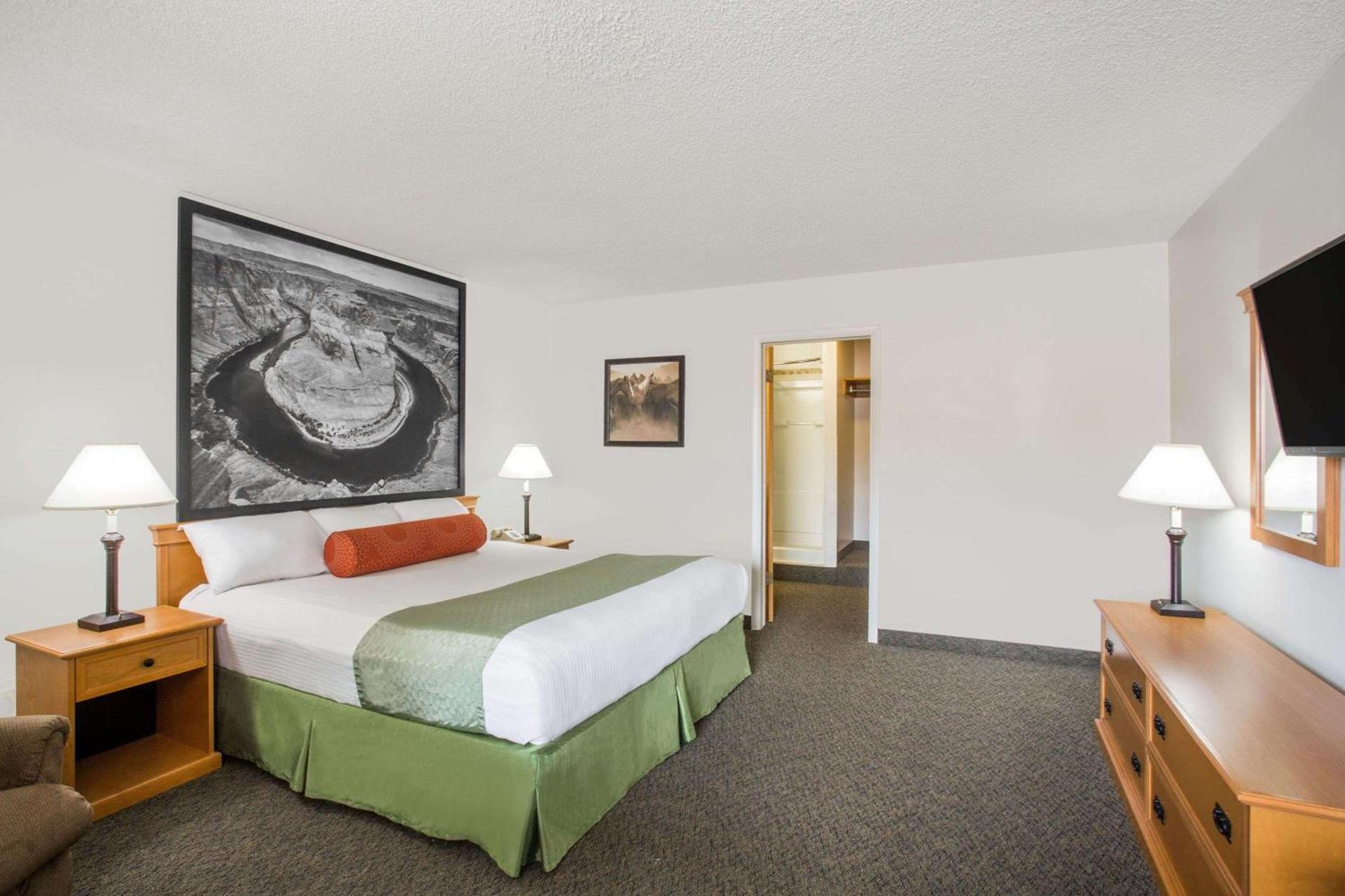 Super 8 by Wyndham Salina/Scenic Hills Area photo 7