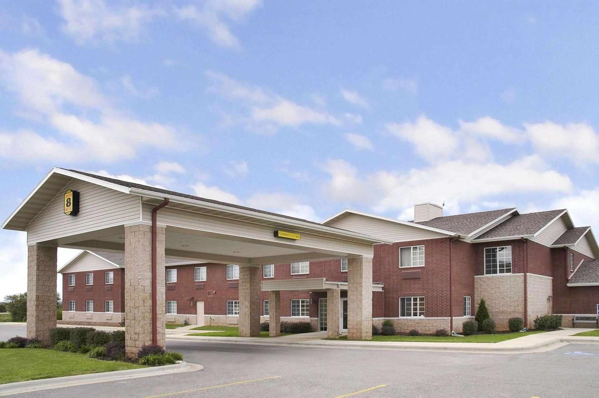 Super 8 by Wyndham Ava photo 1