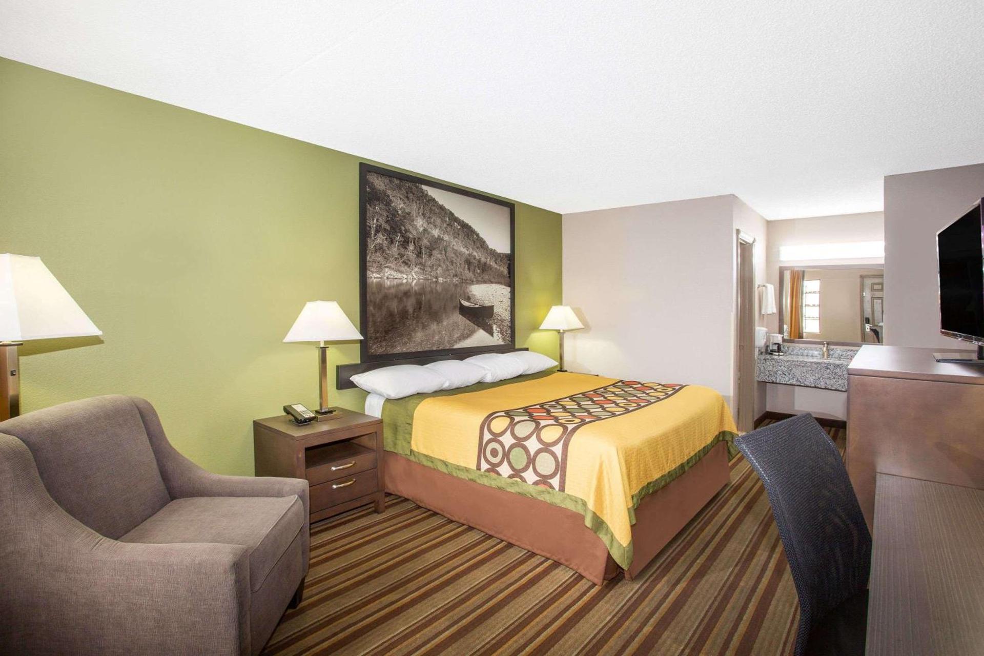 Super 8 by Wyndham Springdale AR photo 10