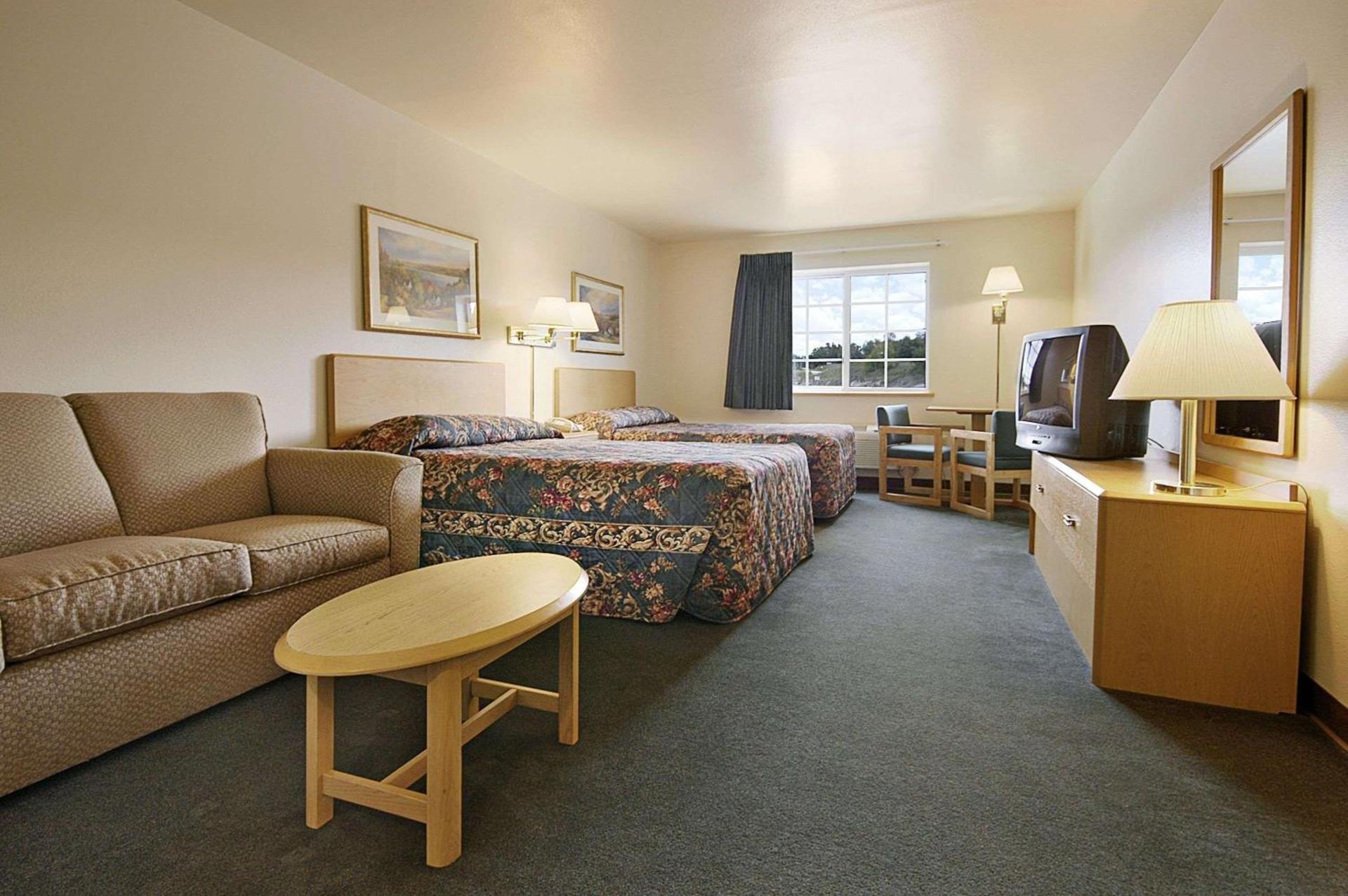 Super 8 by Wyndham Ava photo 3