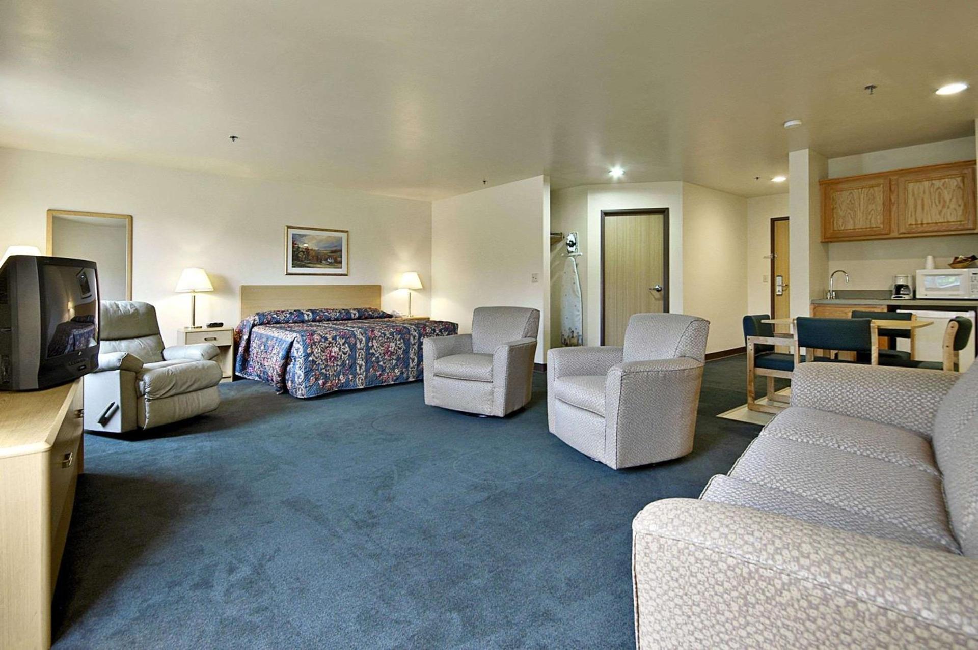 Super 8 by Wyndham Ava photo 7