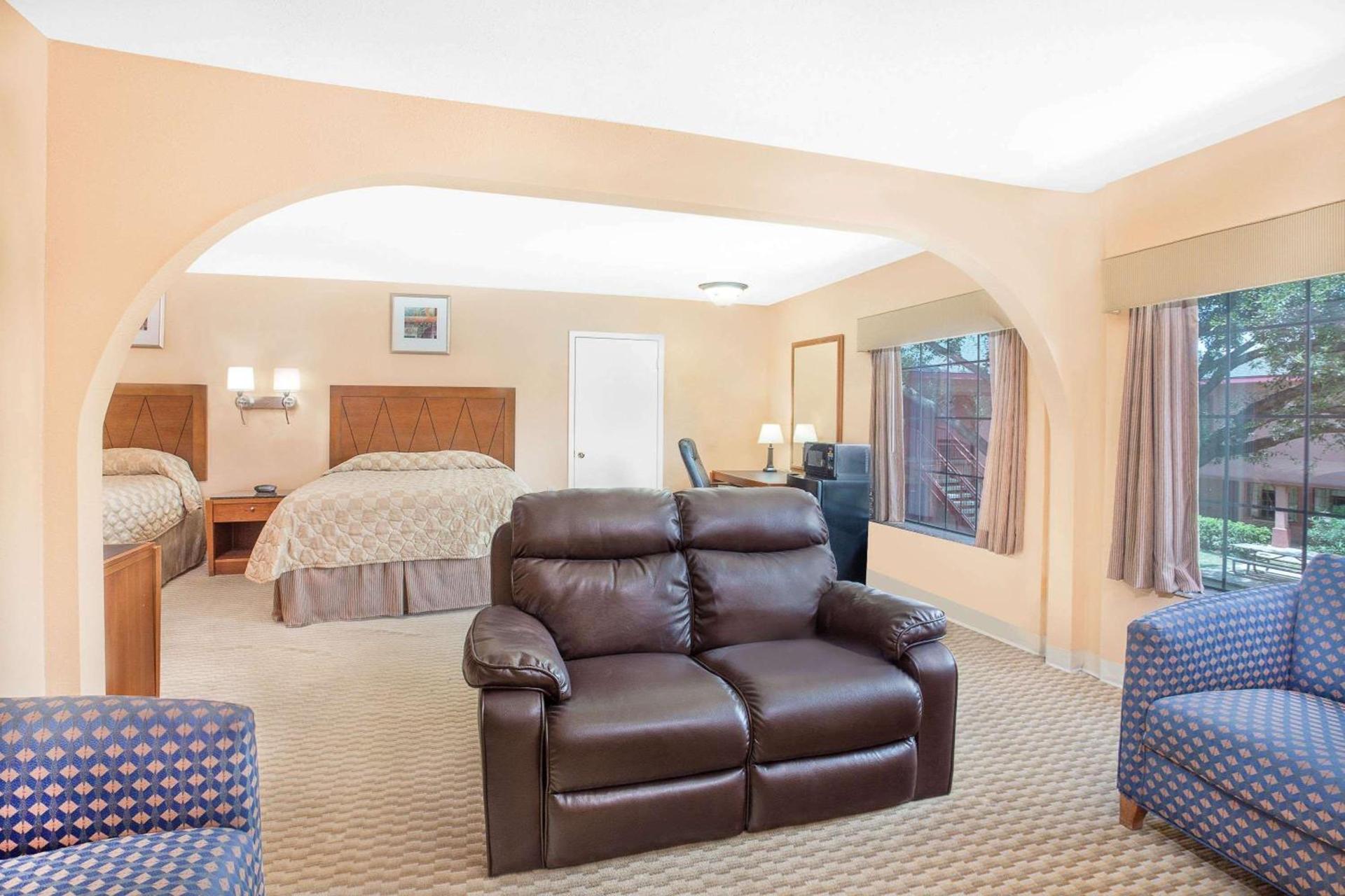 Super 8 by Wyndham San Angelo photo 8