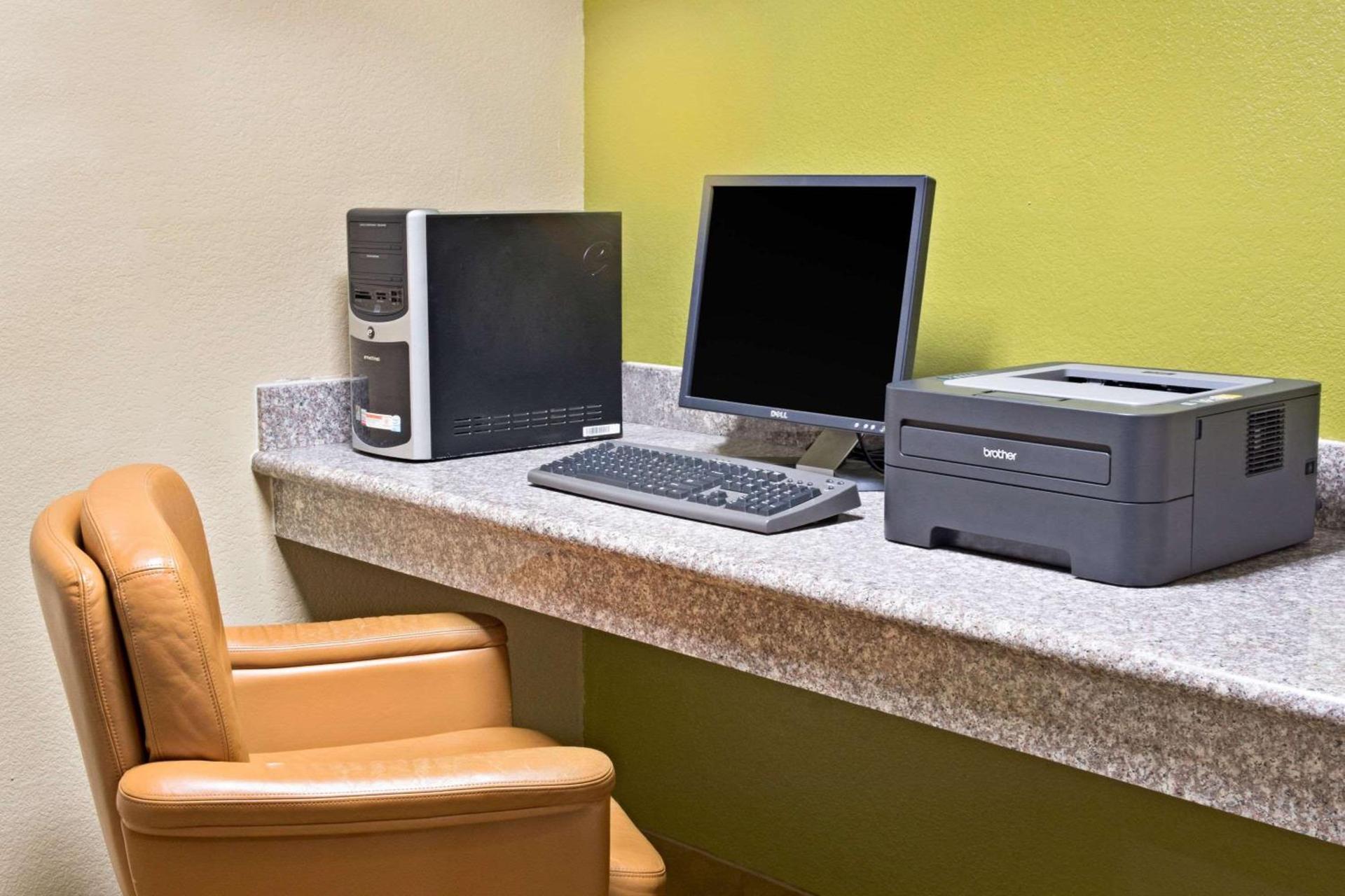 Red Lion Inn & Suites IAH Airport East photo 6