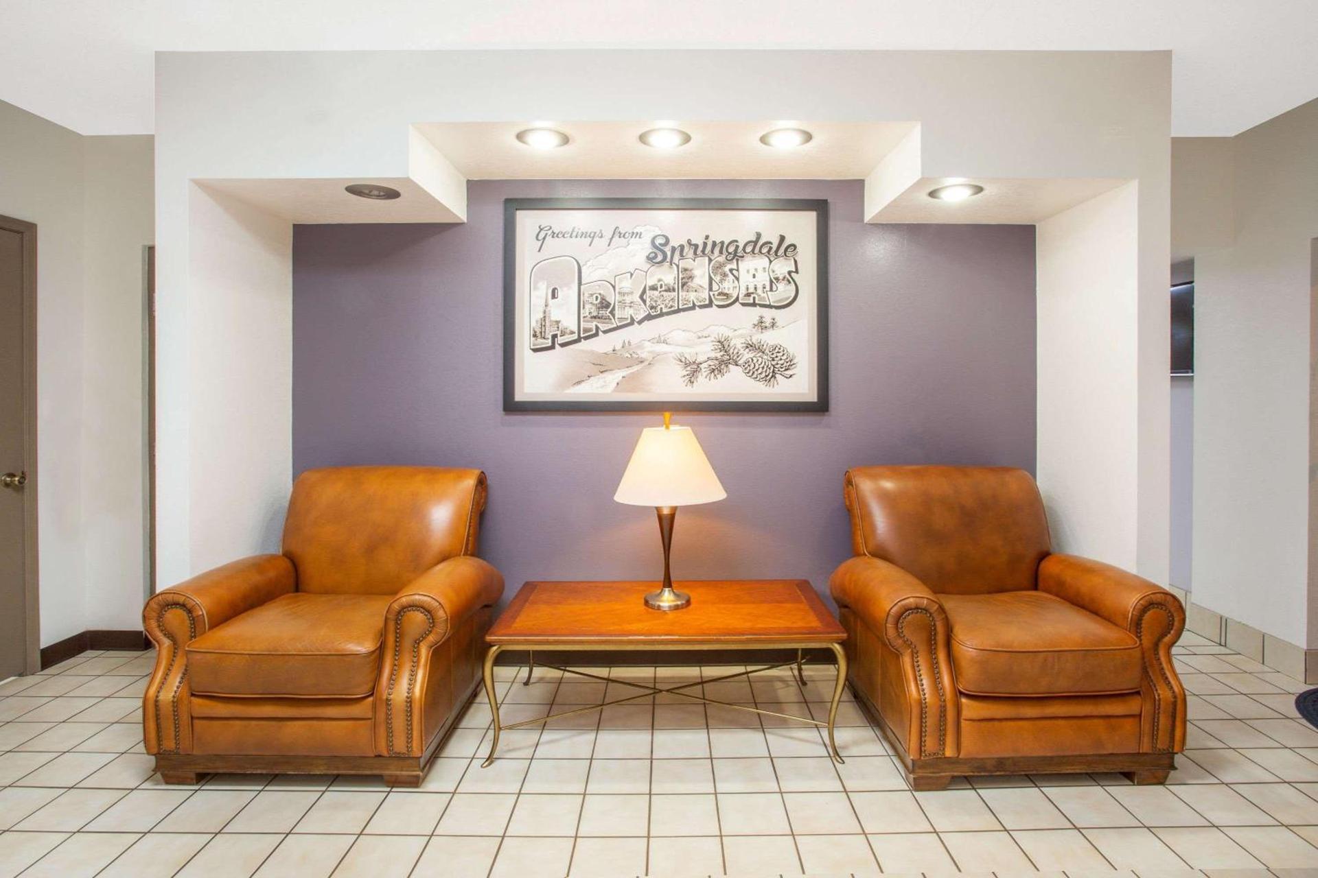 Super 8 by Wyndham Springdale AR photo 4