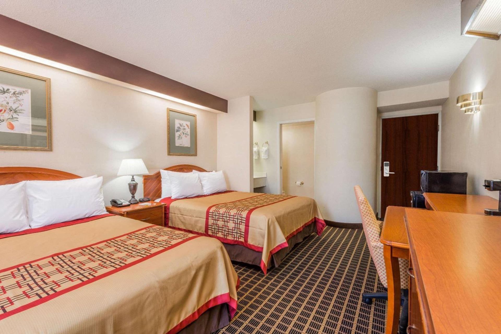 Days Inn by Wyndham Yadkinville photo 6