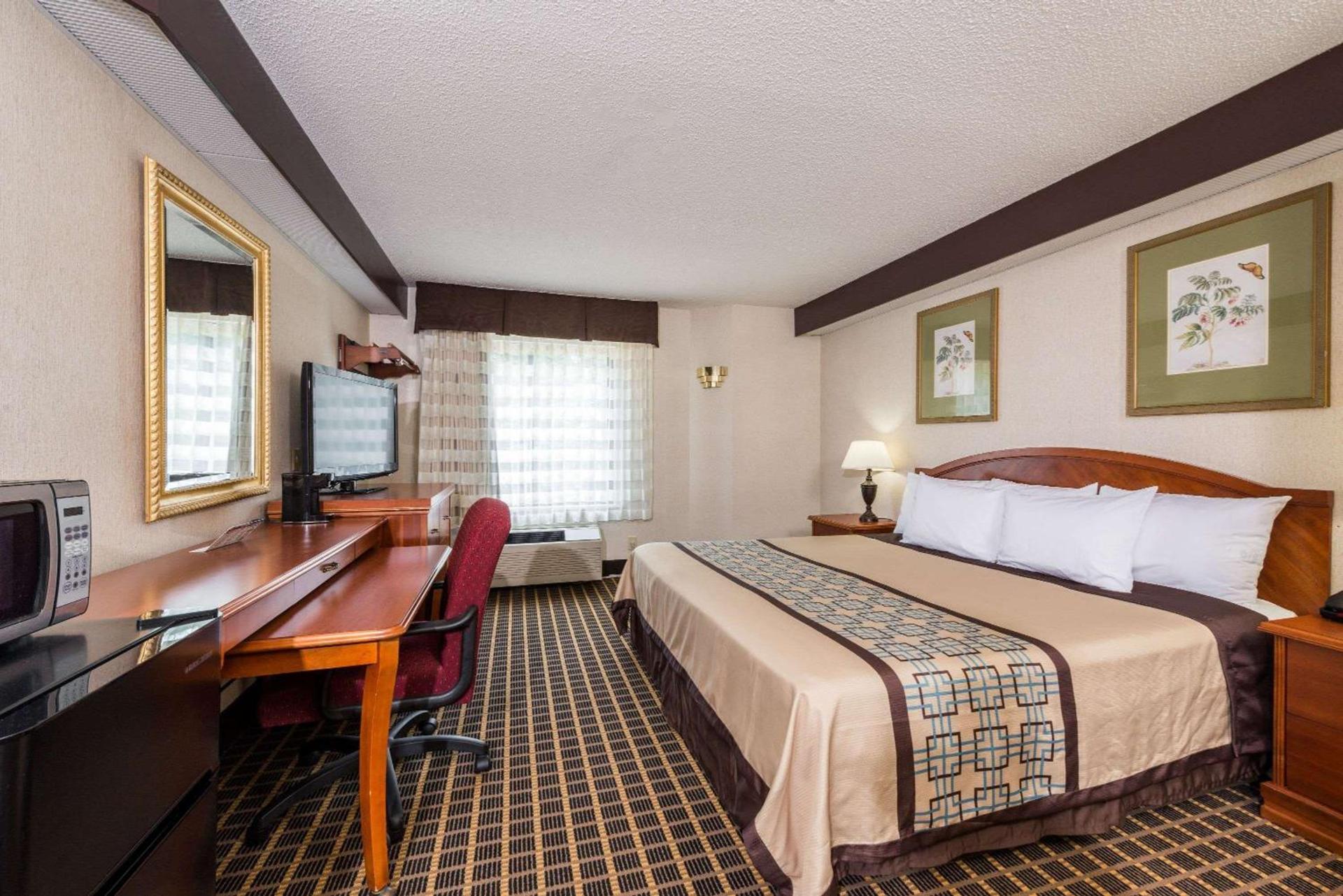 Days Inn by Wyndham Yadkinville photo 8