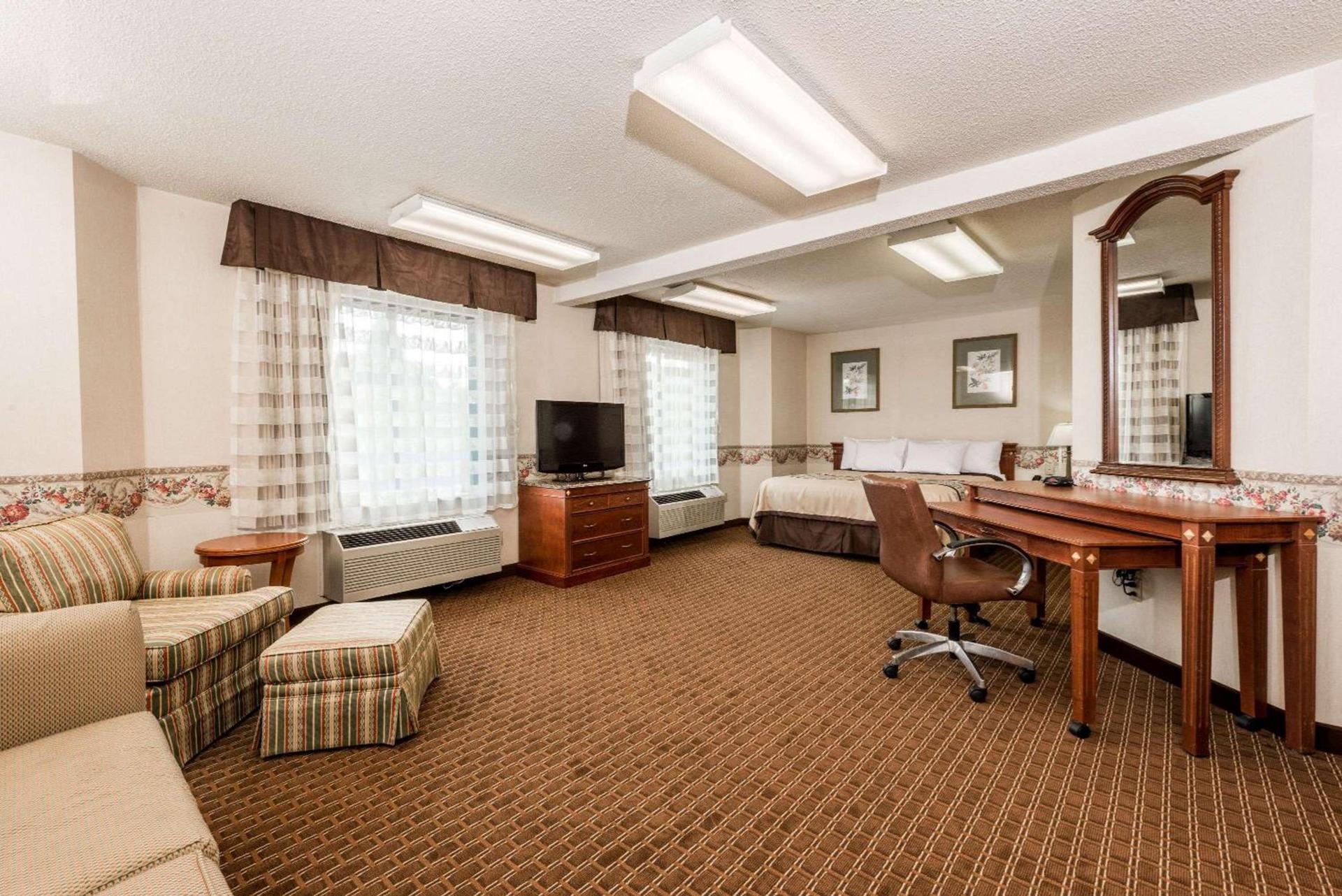 Days Inn by Wyndham Yadkinville photo 12