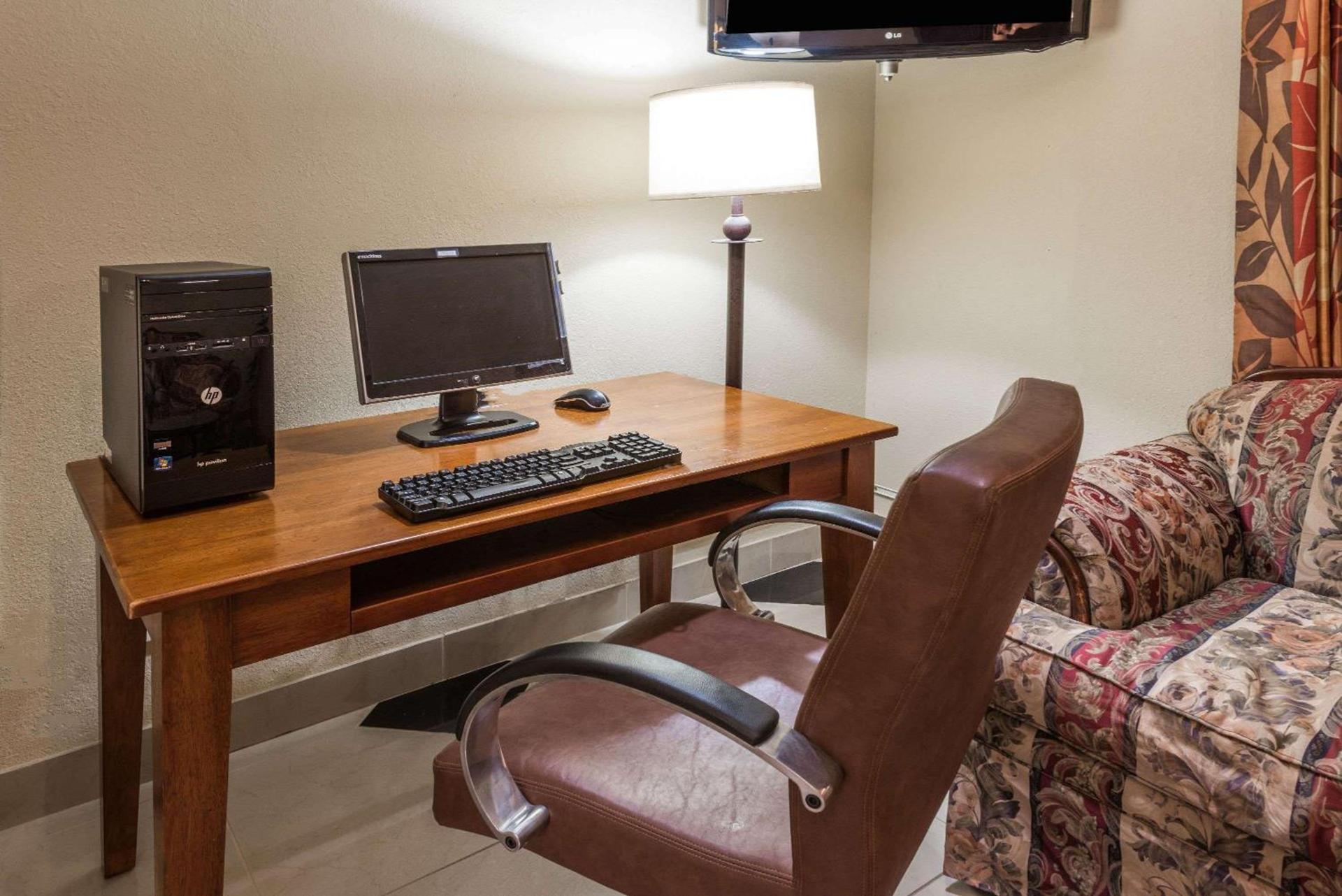 Days Inn by Wyndham Yadkinville photo 15