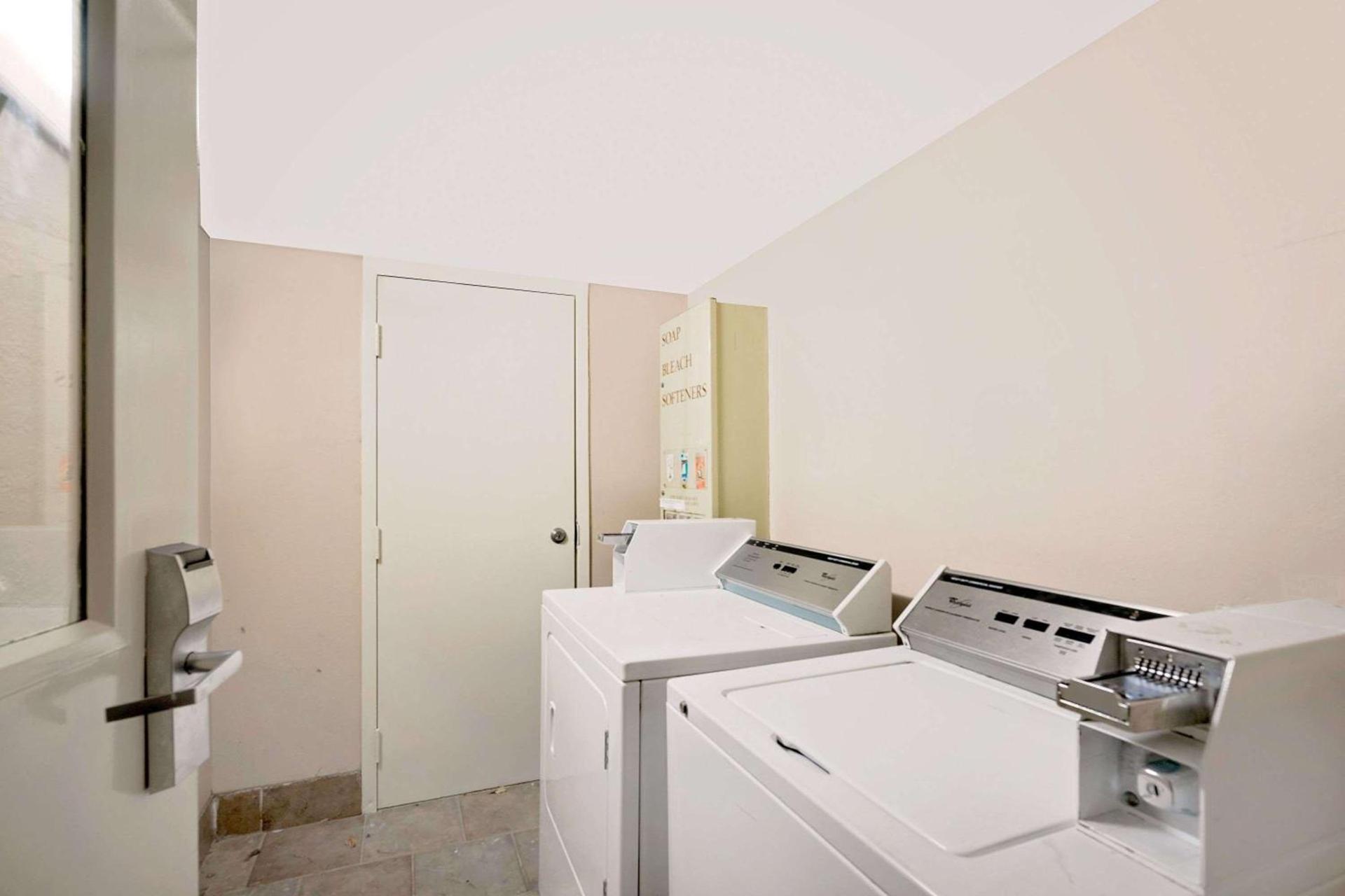 Super 8 by Wyndham Hermitage Nashville photo 12