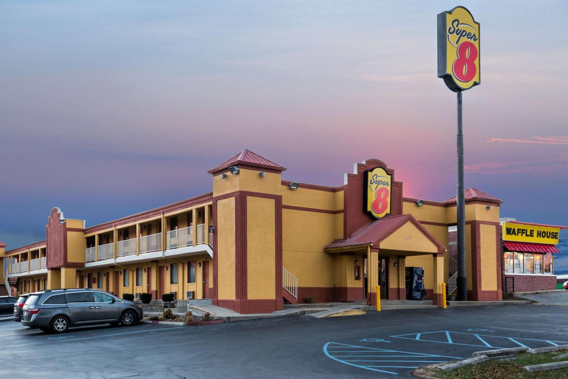 Super 8 by Wyndham Indianapolis-Southport Rd photo 1
