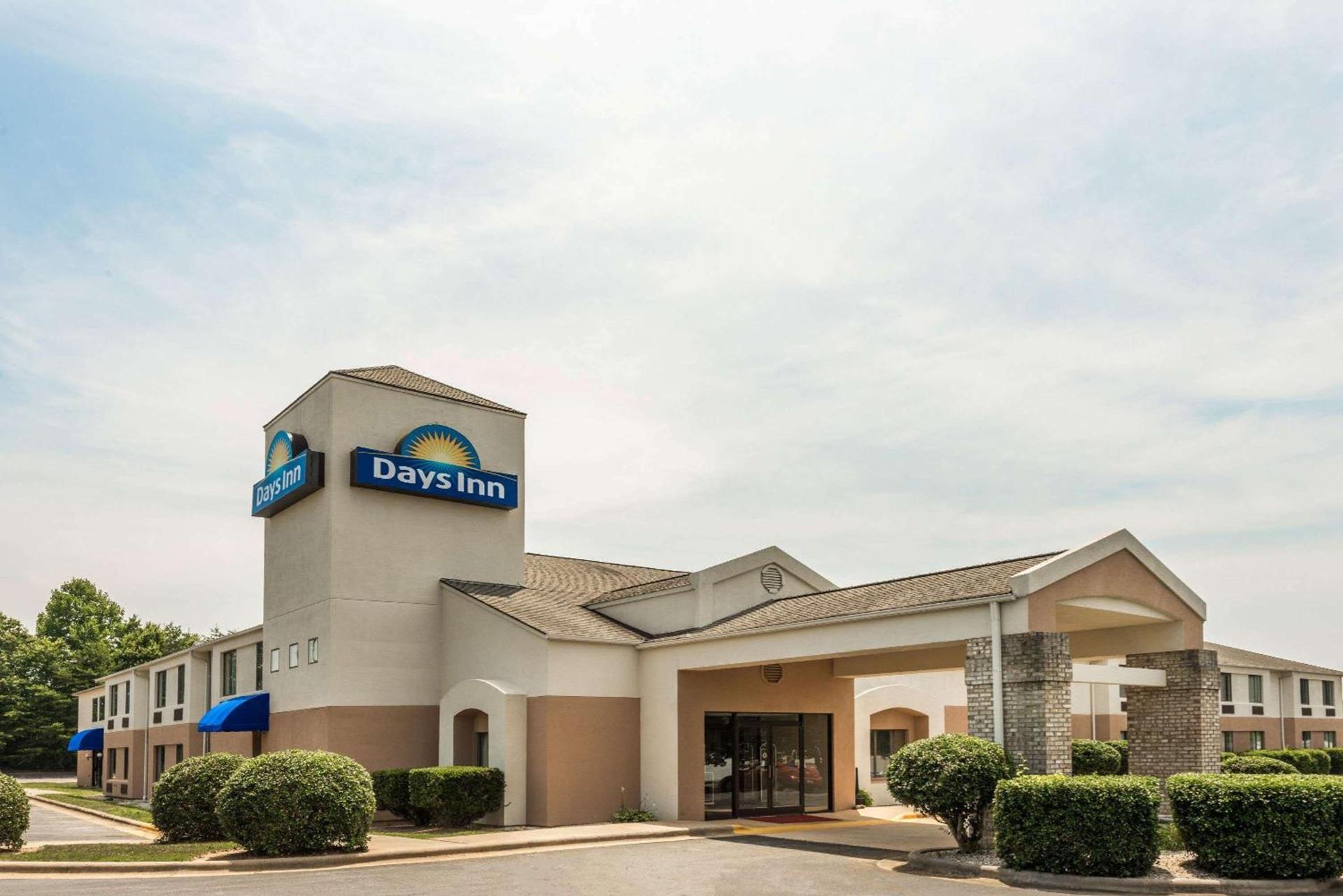Days Inn by Wyndham Yadkinville photo 1