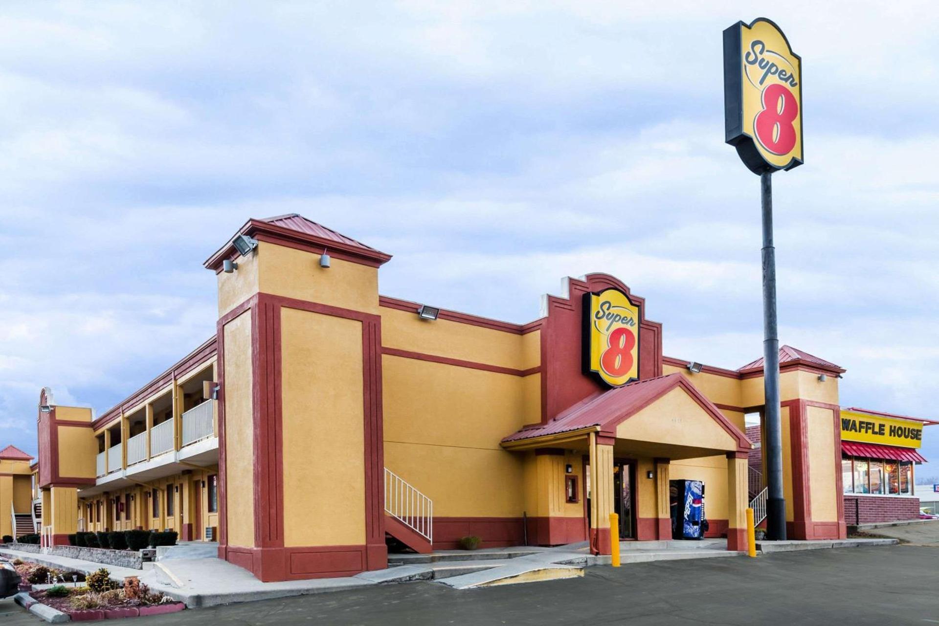 Super 8 by Wyndham Indianapolis-Southport Rd photo 3