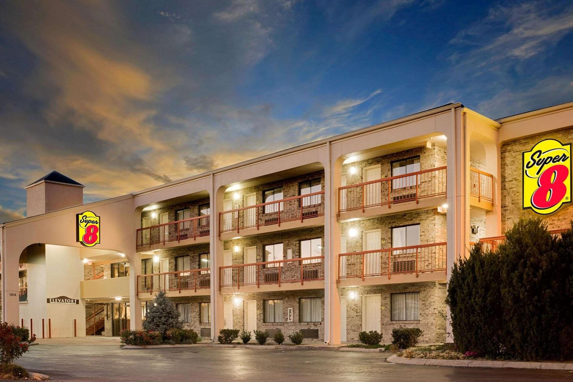 Super 8 by Wyndham Hermitage Nashville photo 2