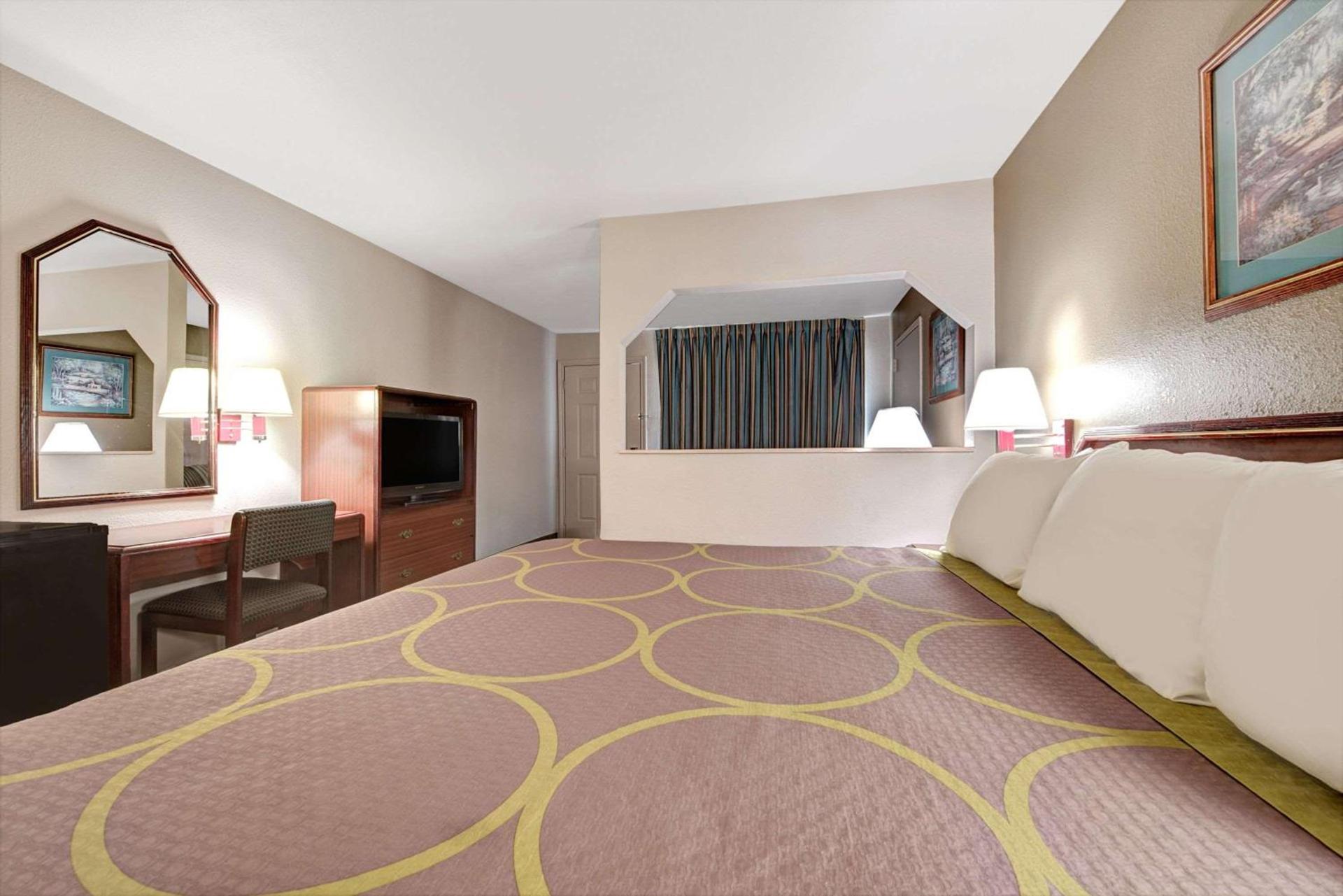 Super 8 by Wyndham Richardson Dallas photo 4