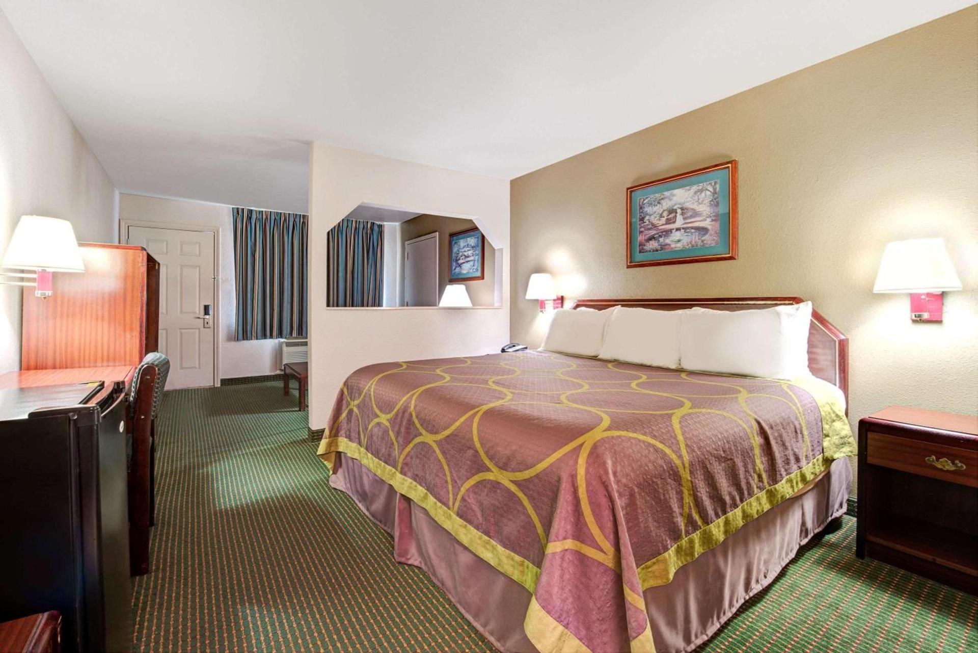 Super 8 by Wyndham Richardson Dallas photo 9
