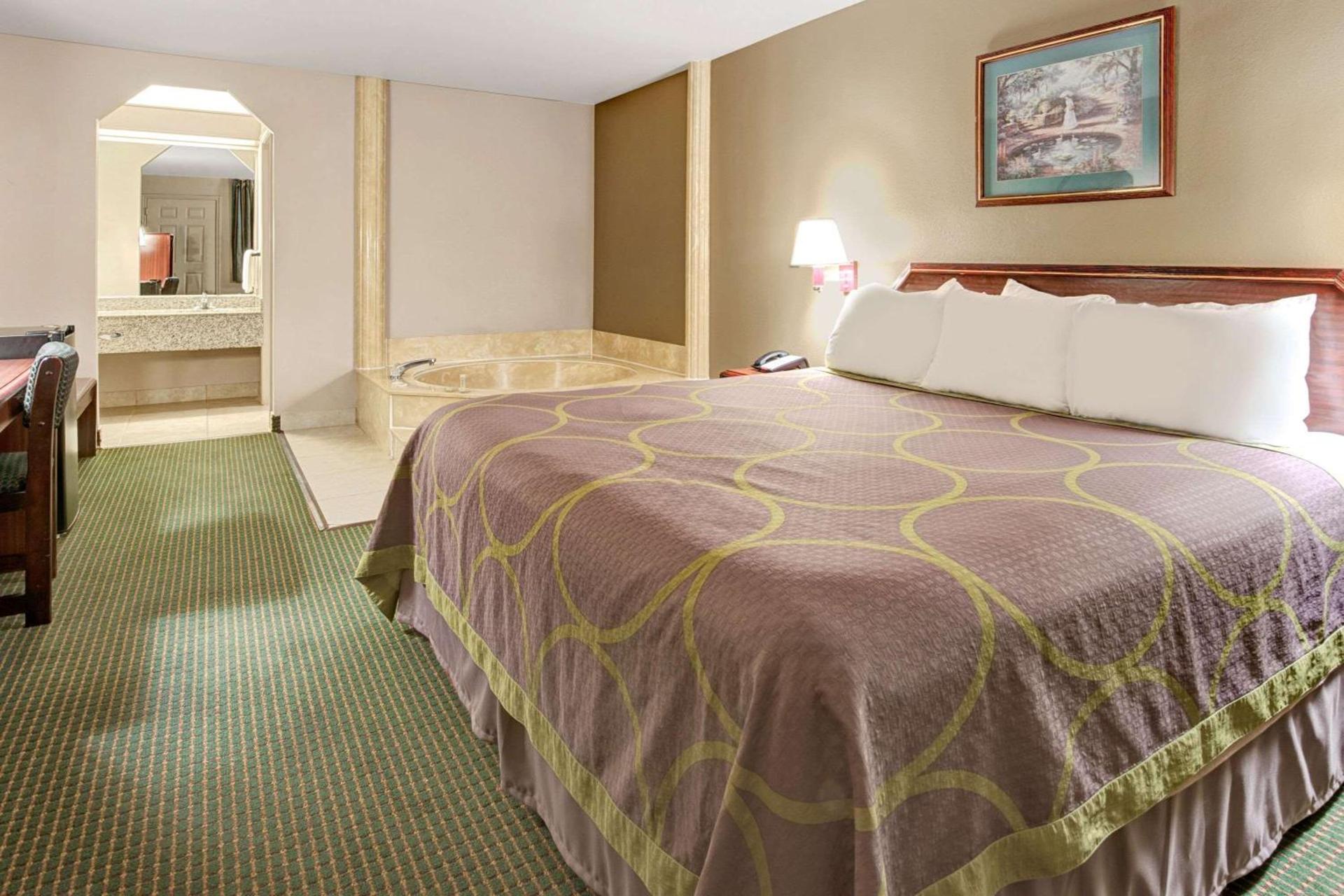 Super 8 by Wyndham Richardson Dallas photo 11