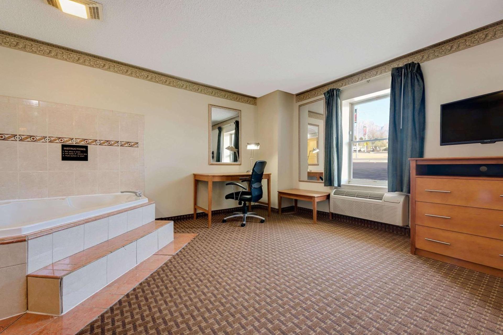 Super 8 by Wyndham Allentown photo 13