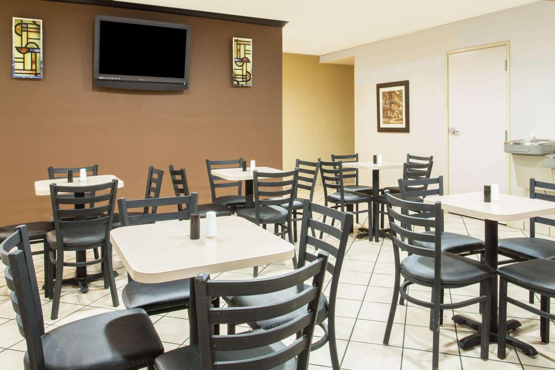 Days Inn & Suites by Wyndham Thibodaux photo 54