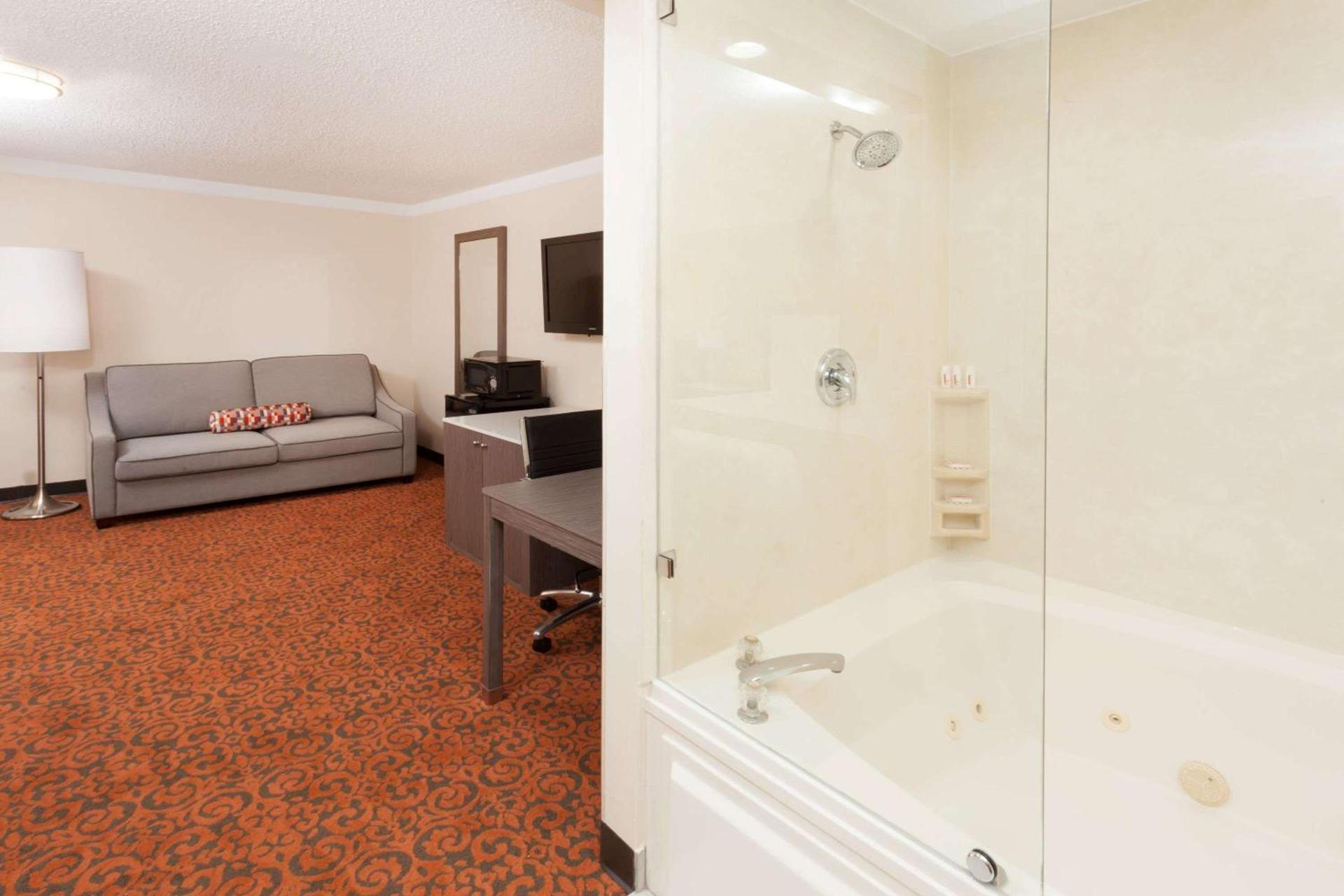 Baymont by Wyndham Chicago/Alsip photo 42