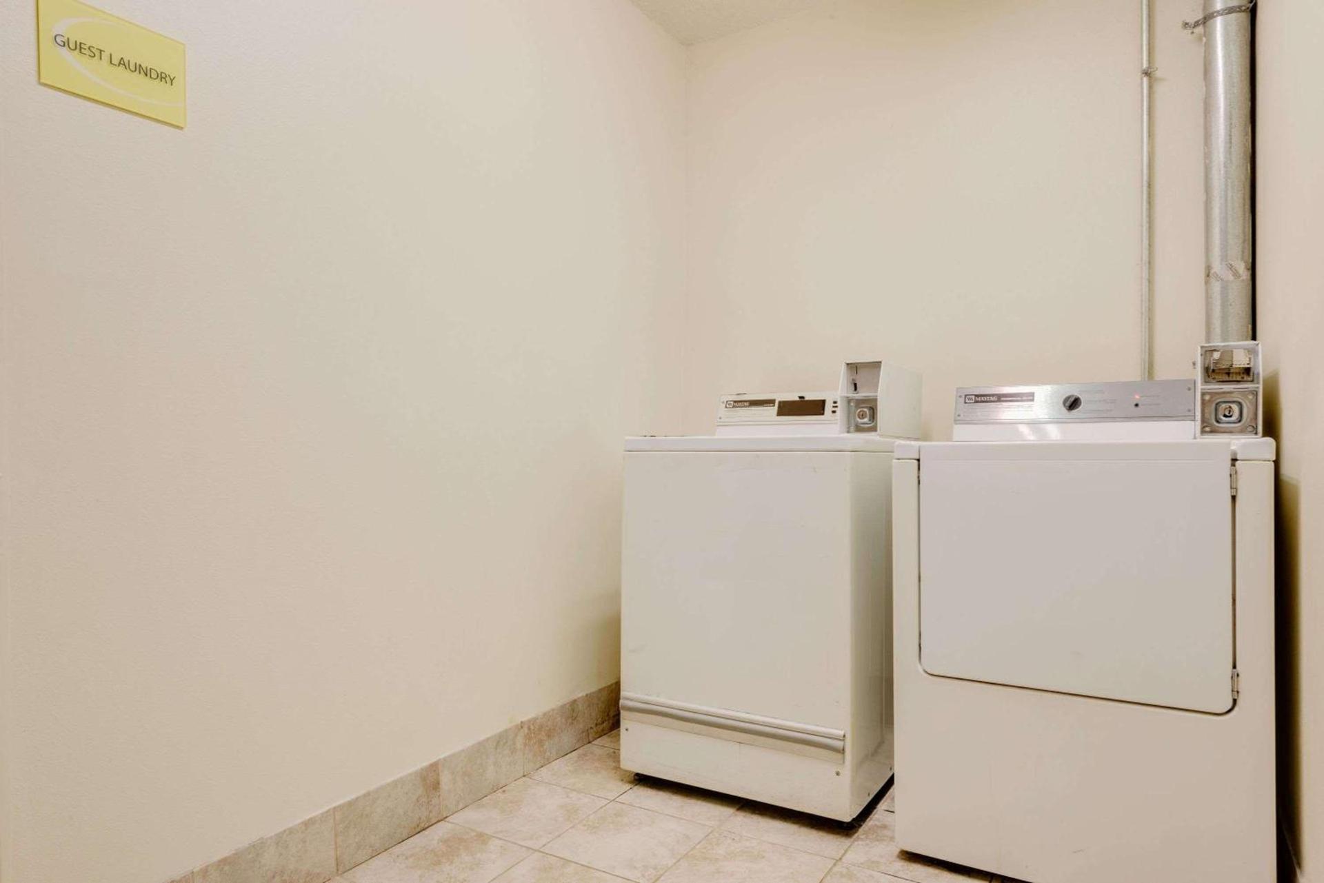 Super 8 by Wyndham Allentown photo 16