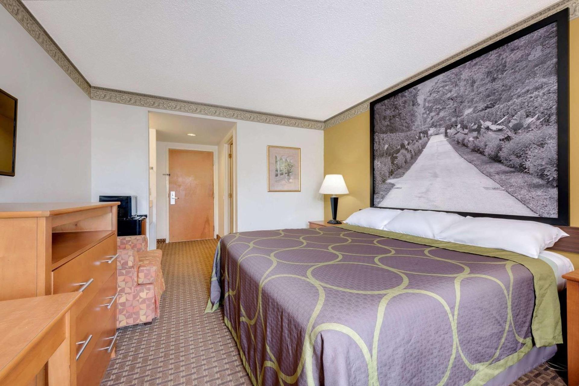 Super 8 by Wyndham Allentown photo 10
