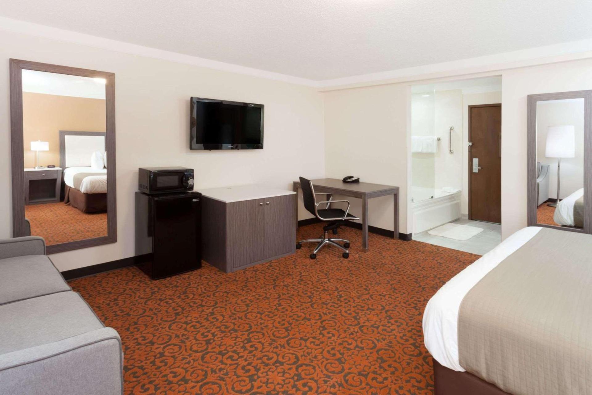 Baymont by Wyndham Chicago/Alsip photo 40