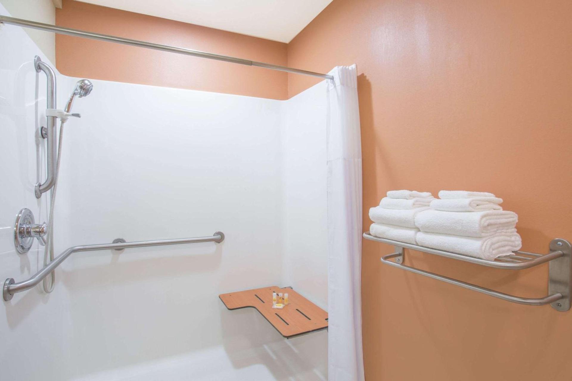 Days Inn & Suites by Wyndham Thibodaux photo 16