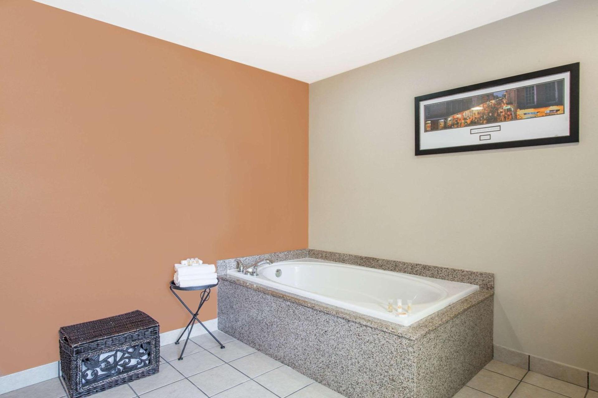 Days Inn & Suites by Wyndham Thibodaux photo 14