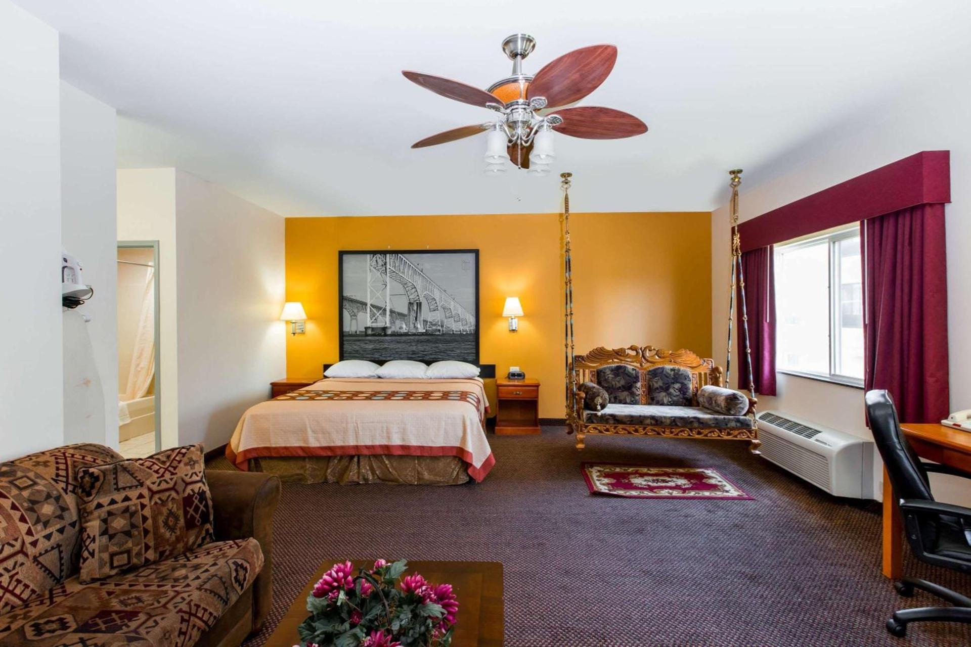 Super 8 by Wyndham Salina photo 7