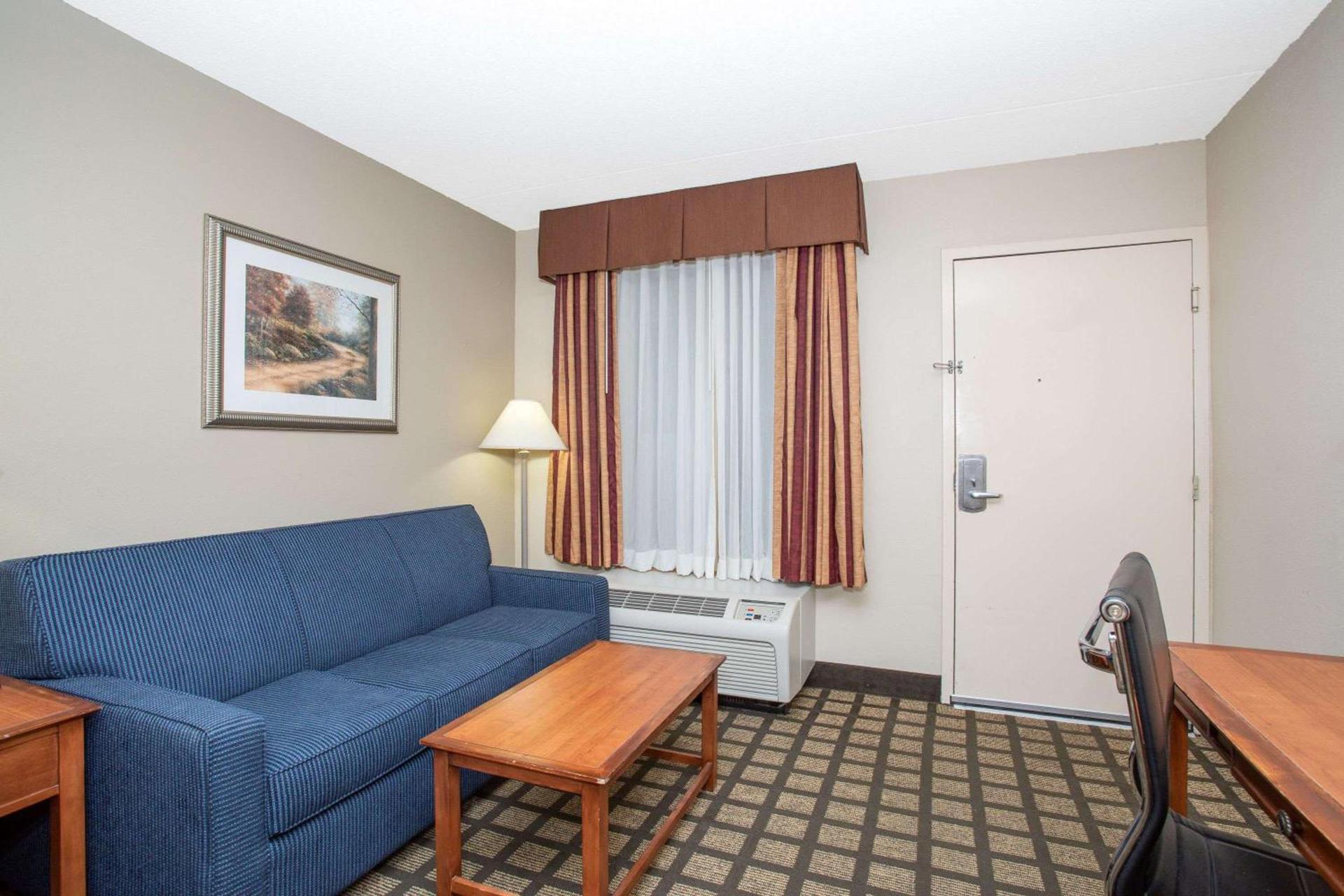 Baymont by Wyndham Hays photo 24