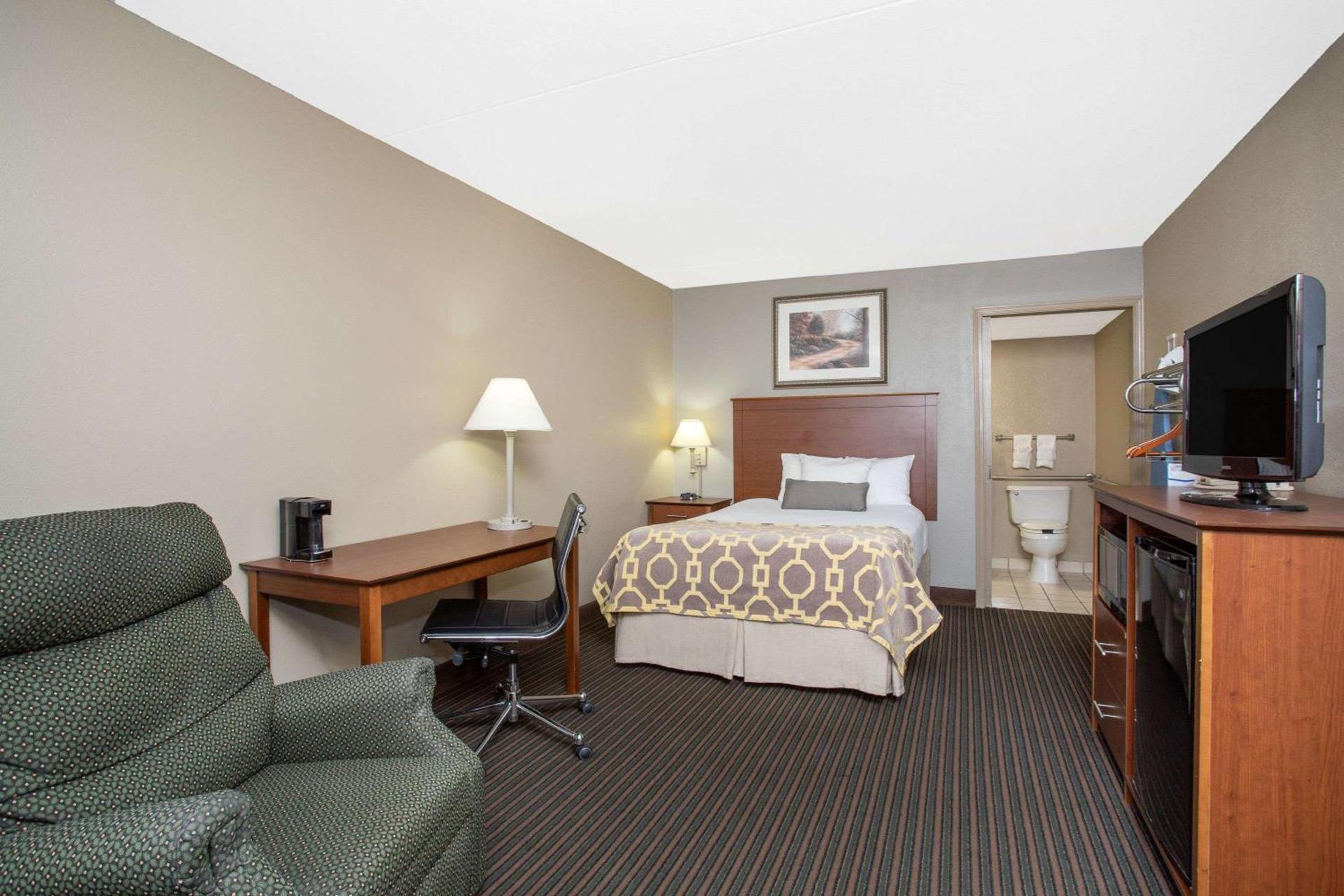 Baymont by Wyndham Hays photo 9