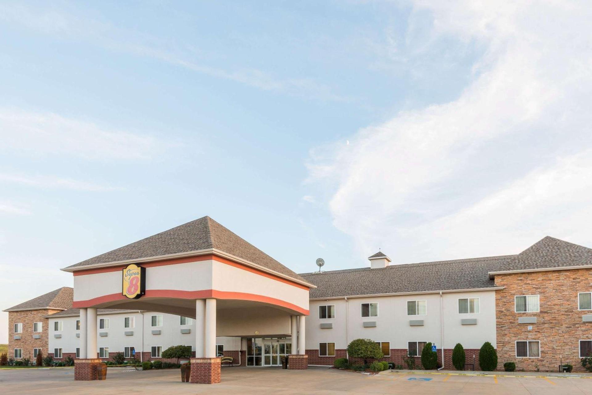 Super 8 by Wyndham Salina — hotel in Salina