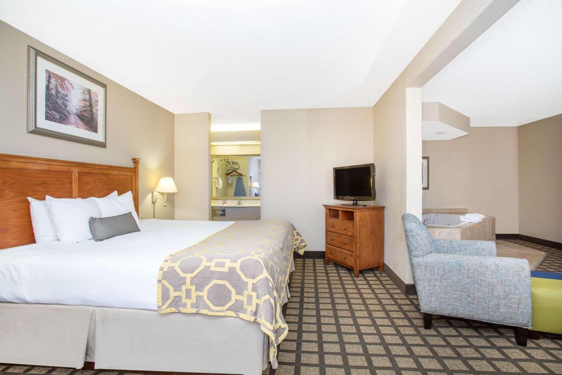 Baymont by Wyndham Hays photo 2