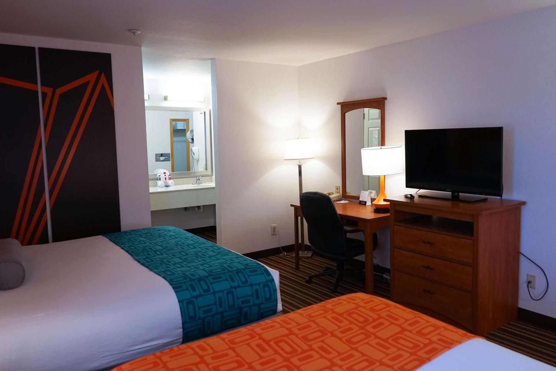 Howard Johnson by Wyndham Salinas photo 12