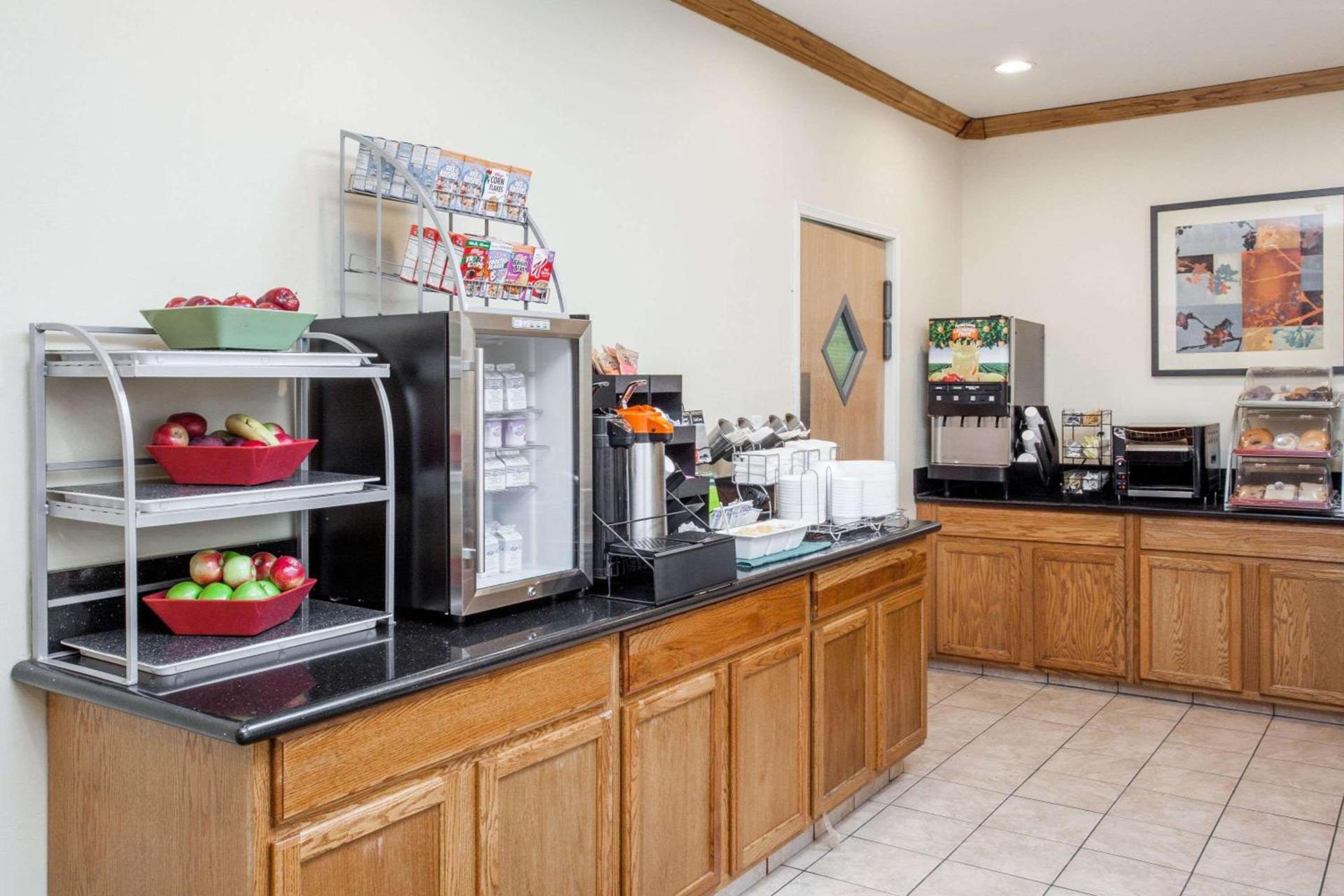 Hawthorn Extended Stay by Wyndham Decatur photo 29