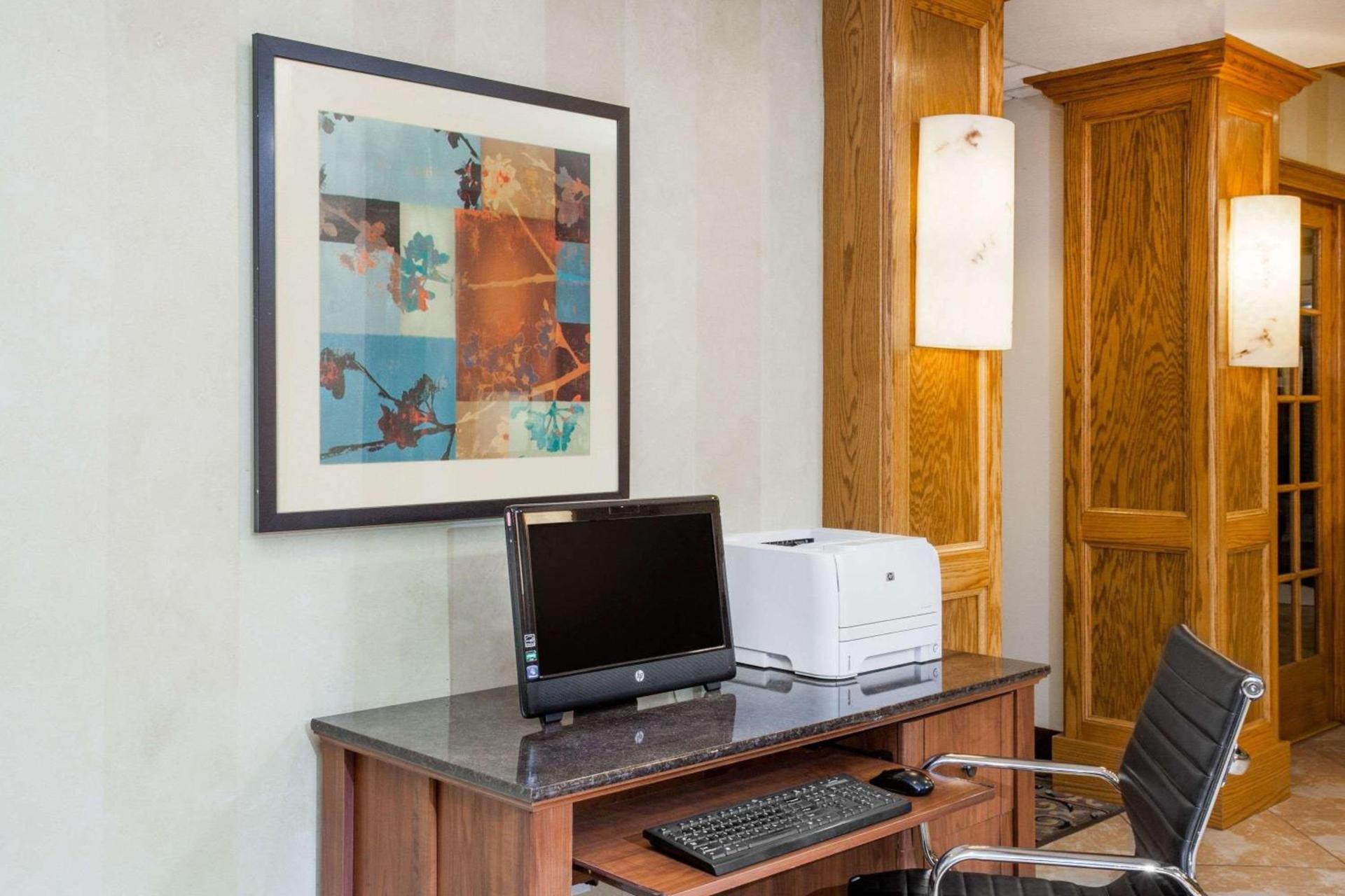 Hawthorn Extended Stay by Wyndham Decatur photo 28