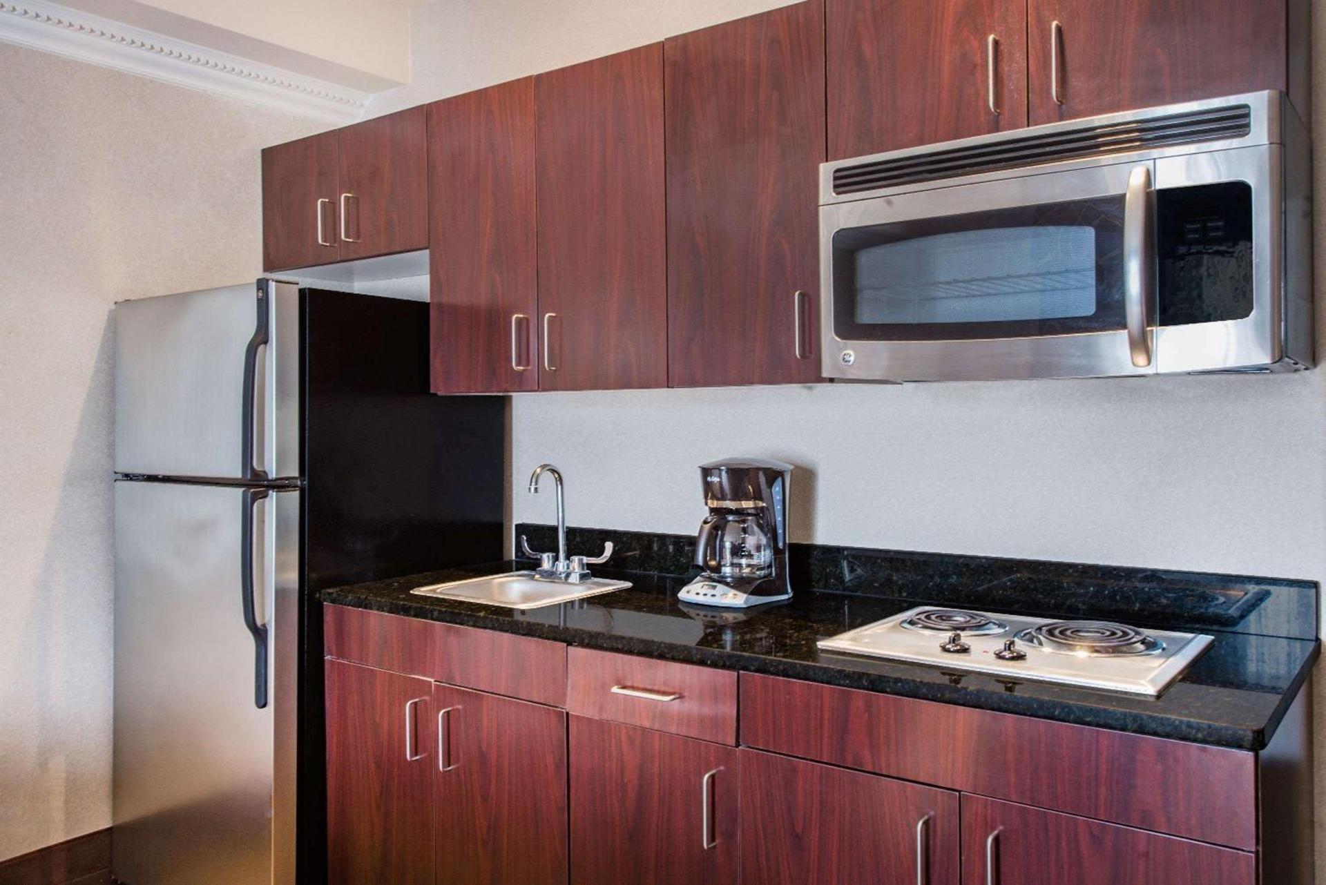Hawthorn Extended Stay by Wyndham El Paso photo 10