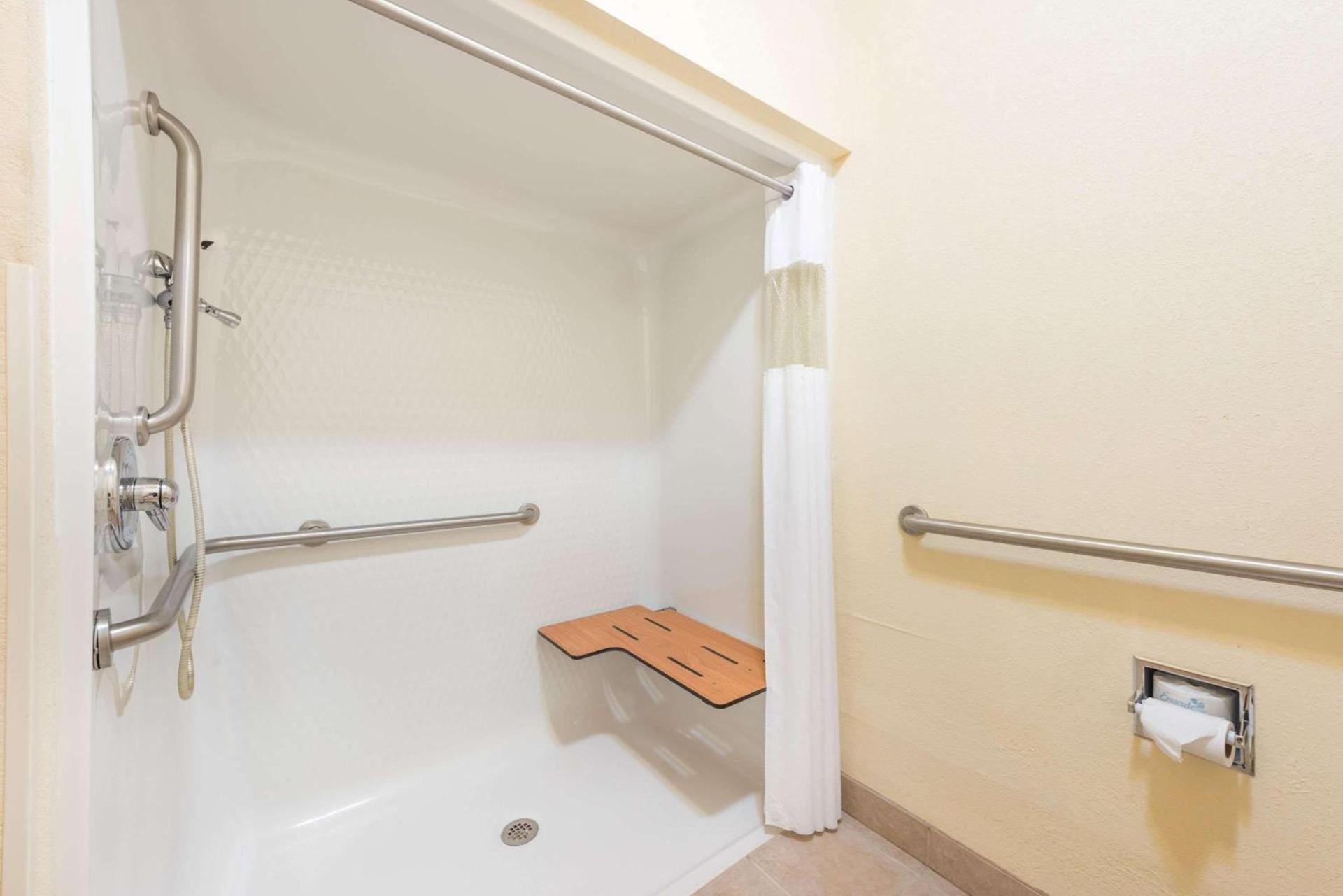 Super 8 by Wyndham St Robert Ft Leonard Wood Area photo 12
