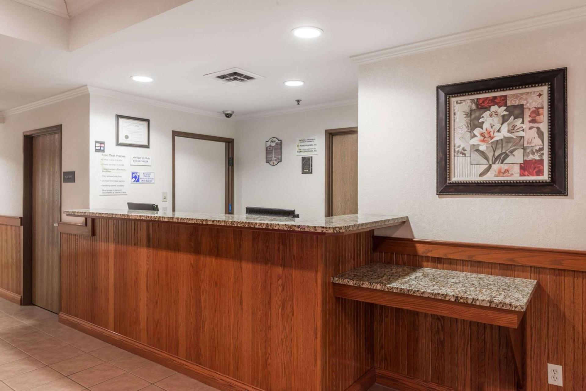 Super 8 by Wyndham St Robert Ft Leonard Wood Area photo 3