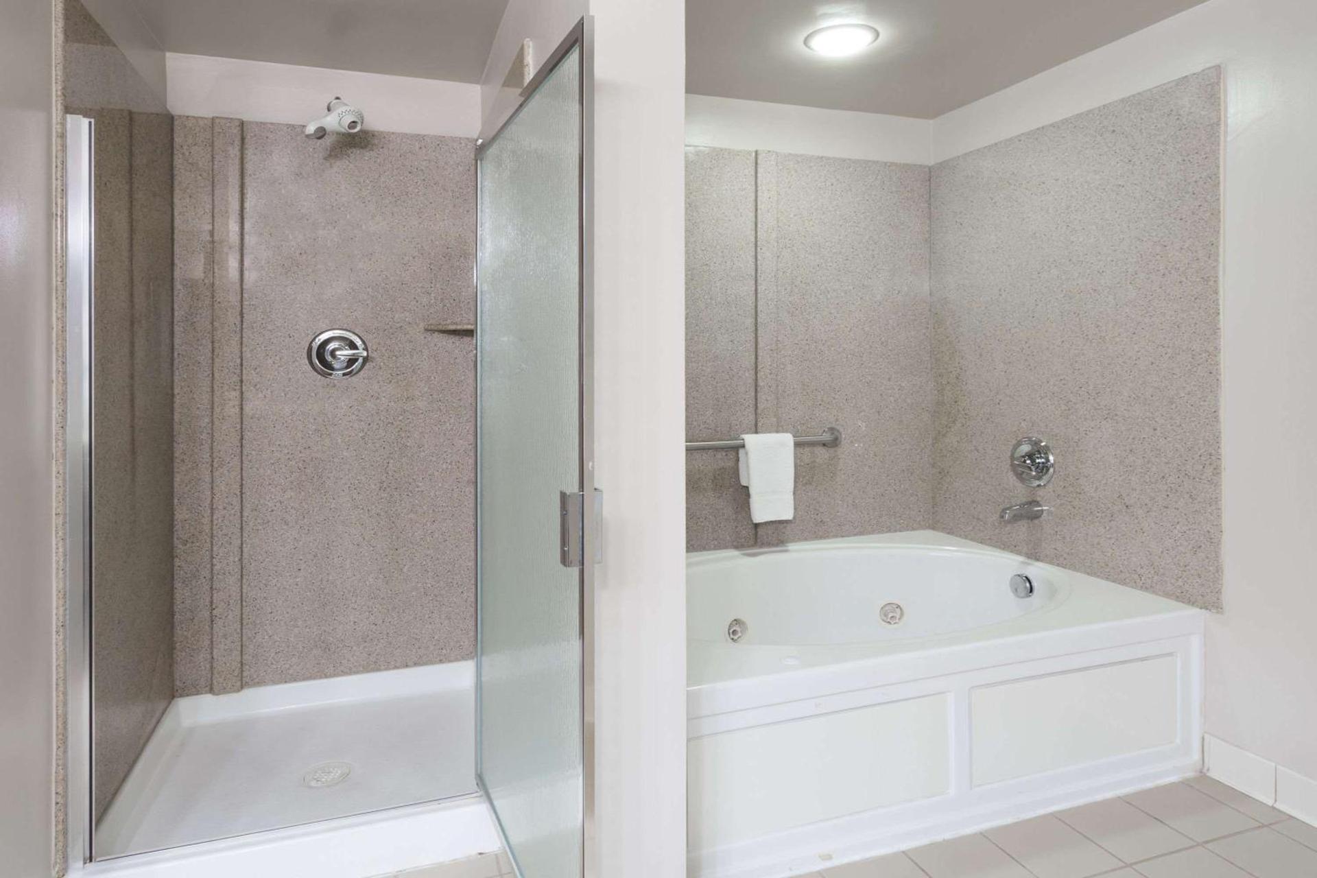 Wingate by Wyndham Chesapeake photo 13