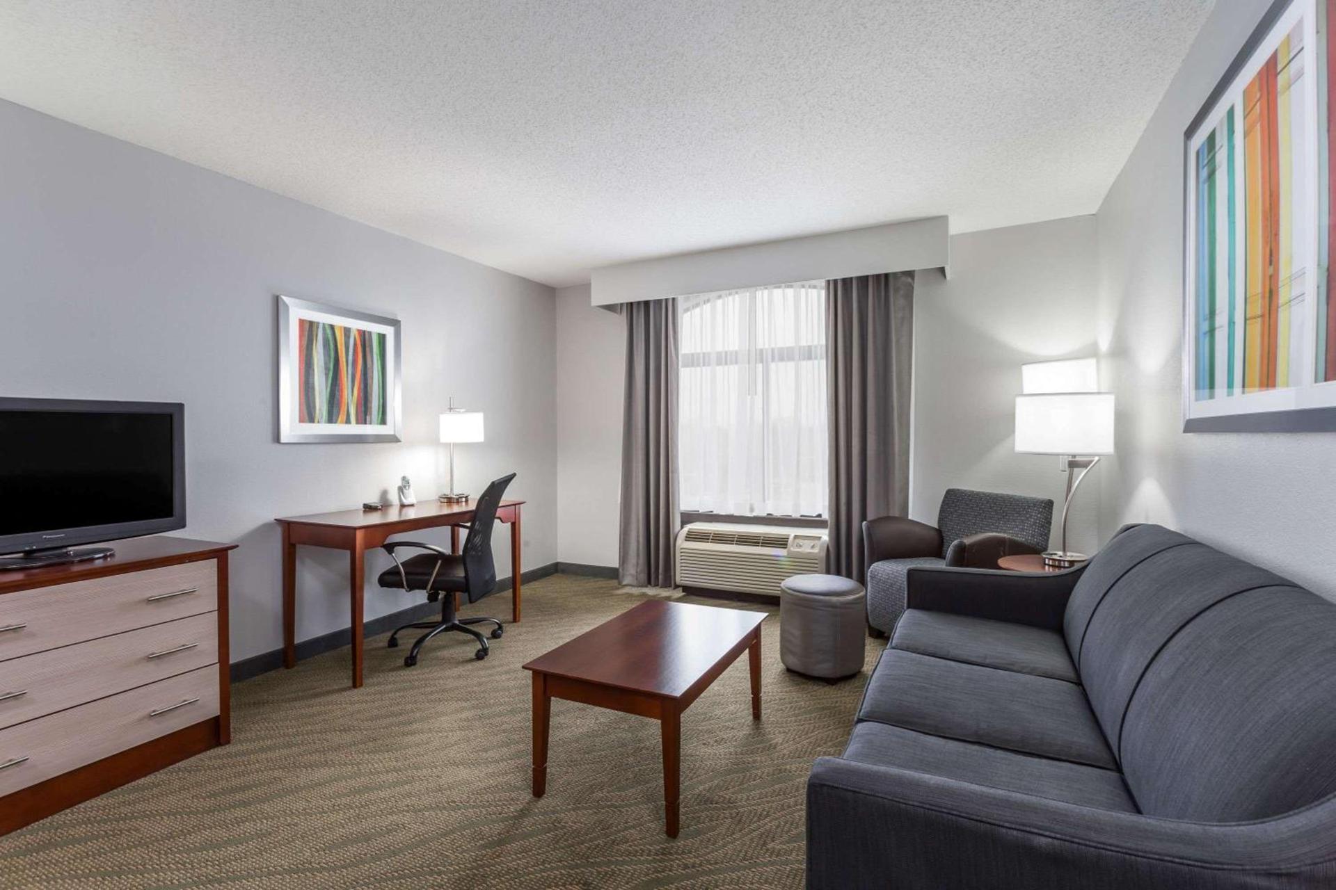 Wingate by Wyndham Chesapeake photo 9