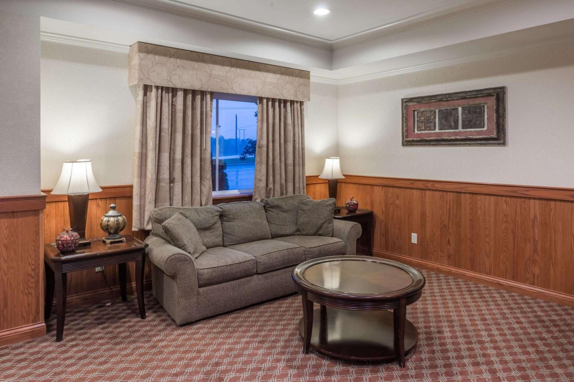 Super 8 by Wyndham St Robert Ft Leonard Wood Area photo 2