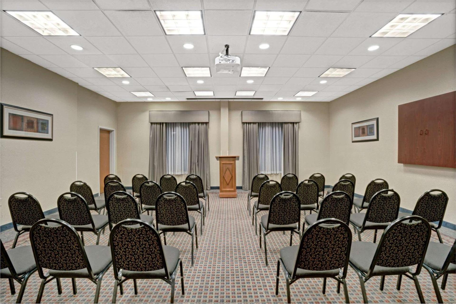 Wingate by Wyndham Atlanta Fairburn photo 22