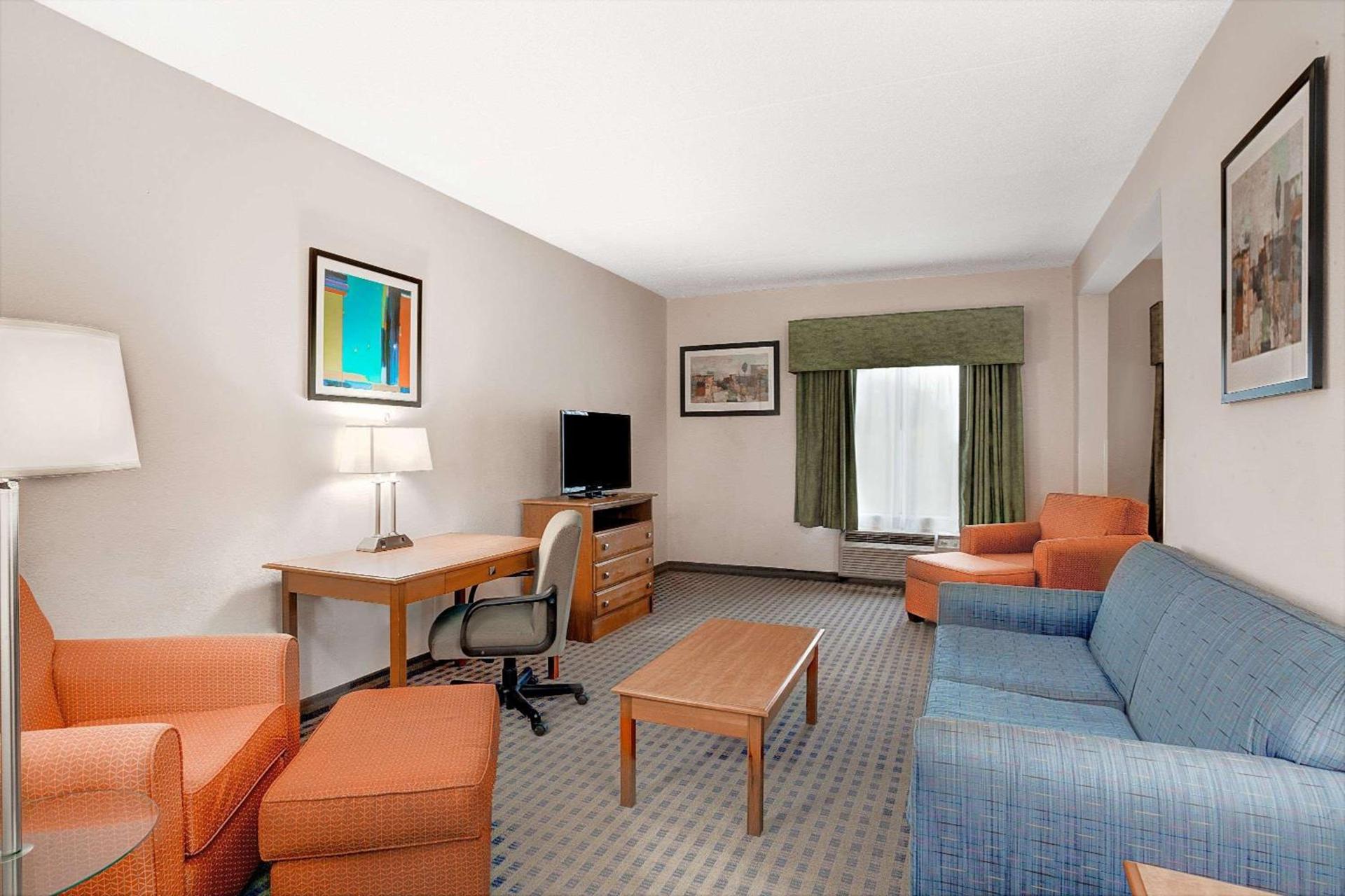Wingate by Wyndham Atlanta Fairburn photo 21
